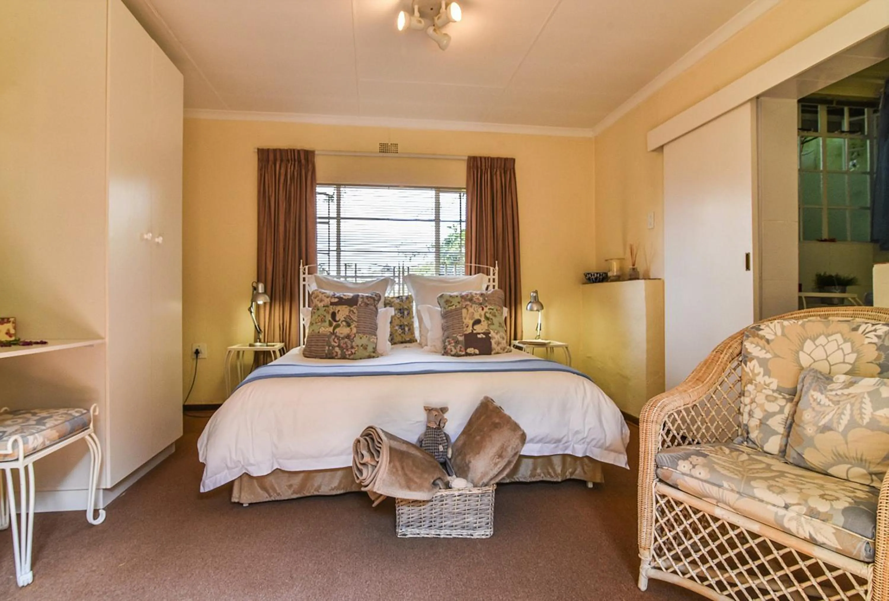 Bed in Random Harvest Country Cottages