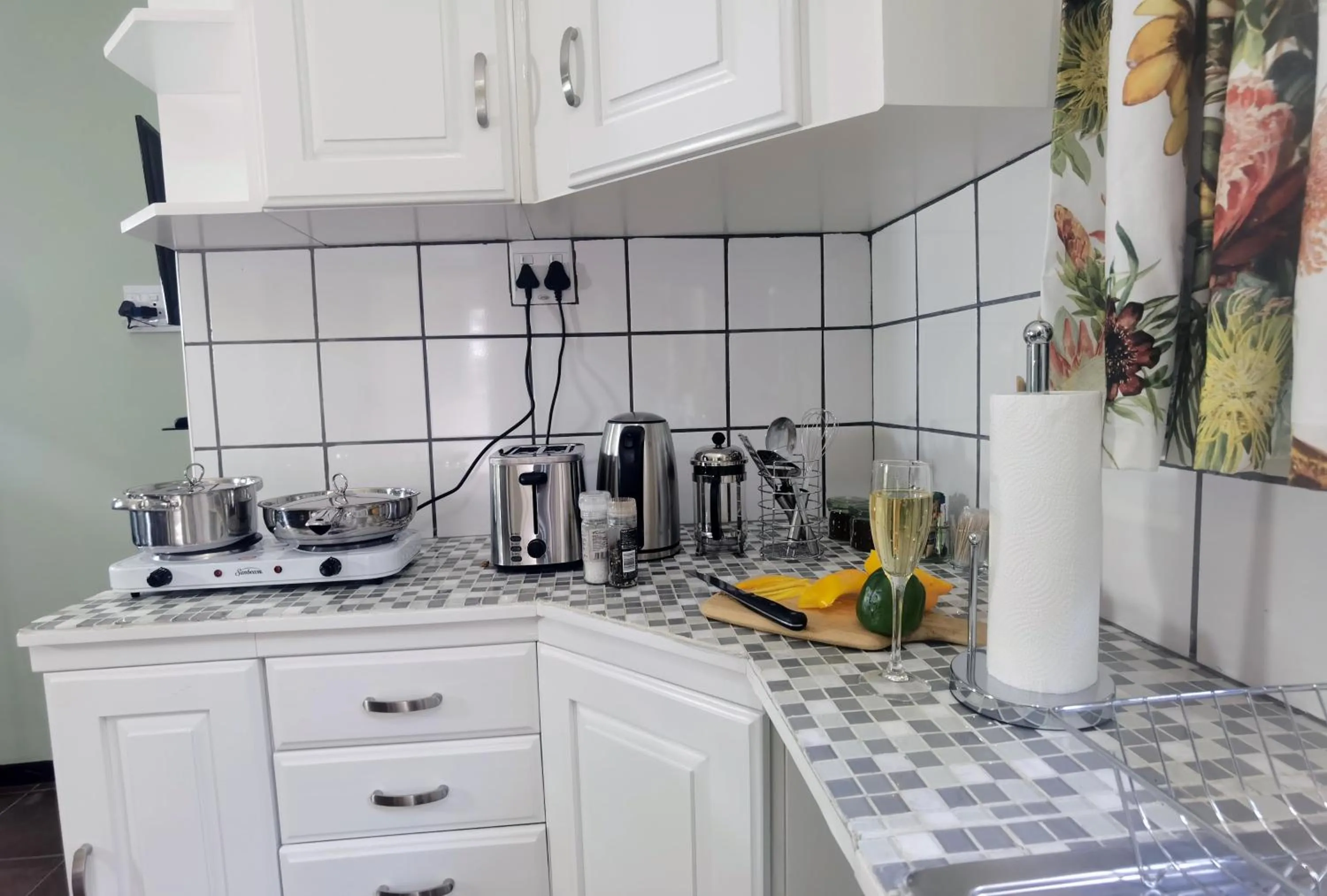 Coffee/tea facilities in Random Harvest Country Cottages