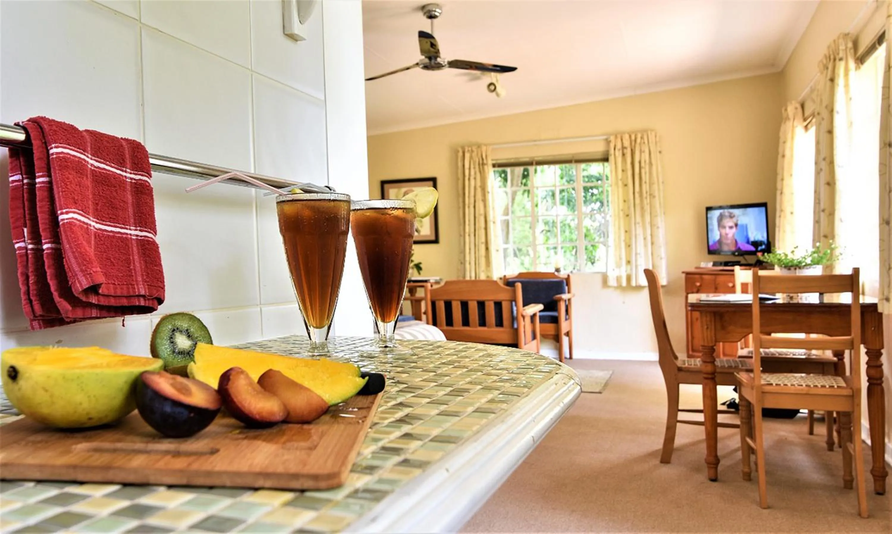 Kitchen or kitchenette in Random Harvest Country Cottages