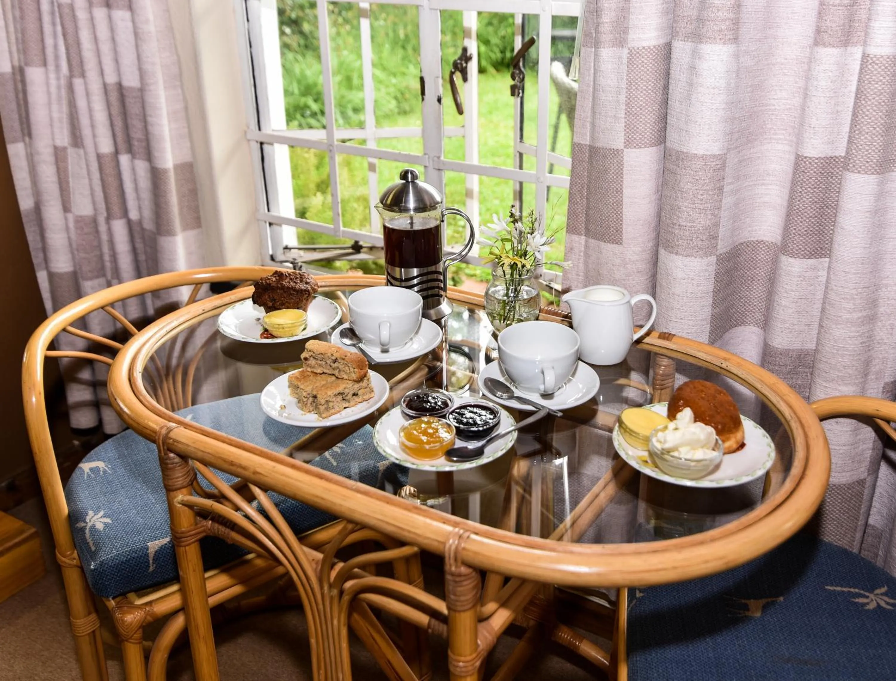 Dining area in Random Harvest Country Cottages