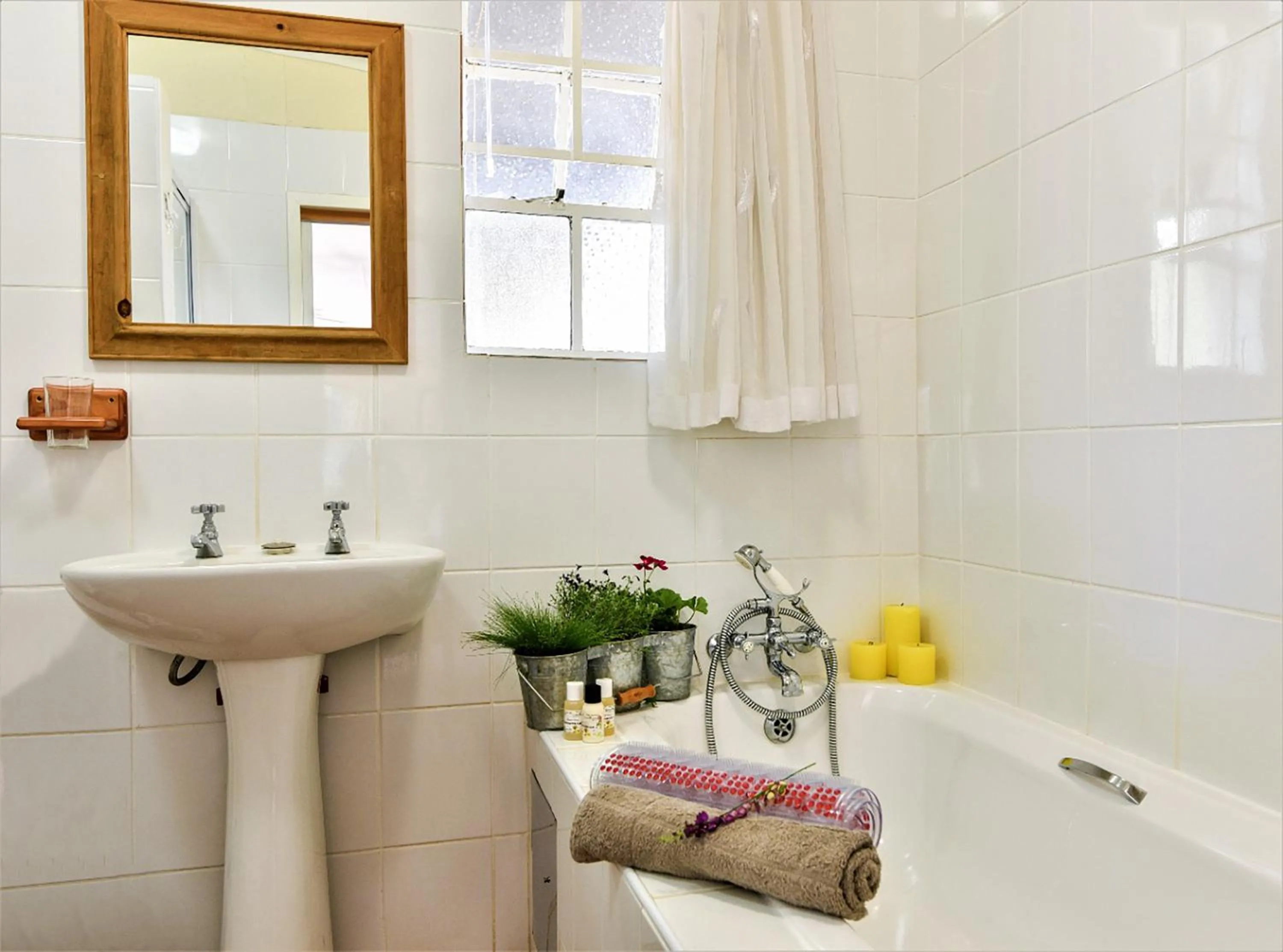 Bathroom in Random Harvest Country Cottages
