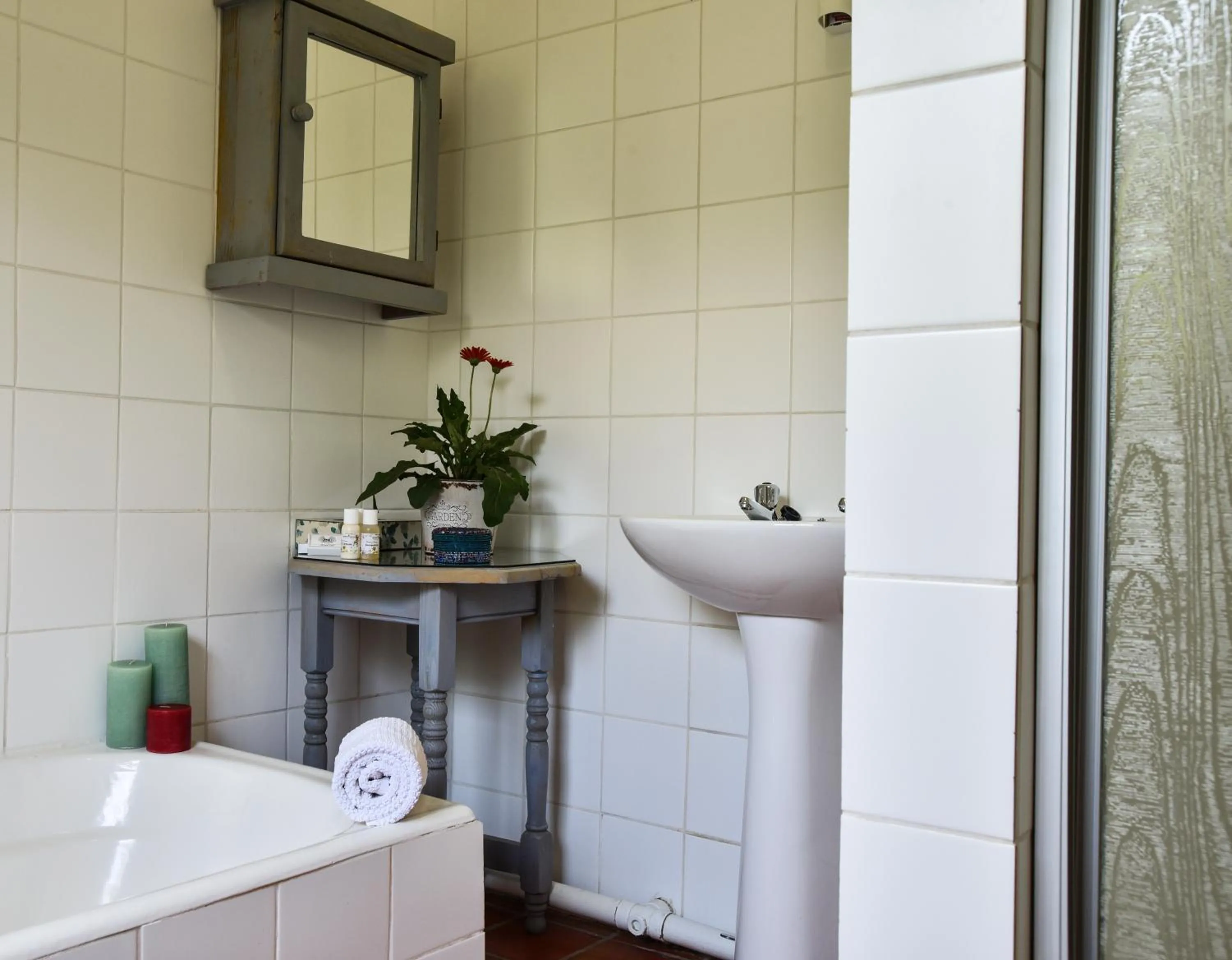 Bathroom in Random Harvest Country Cottages
