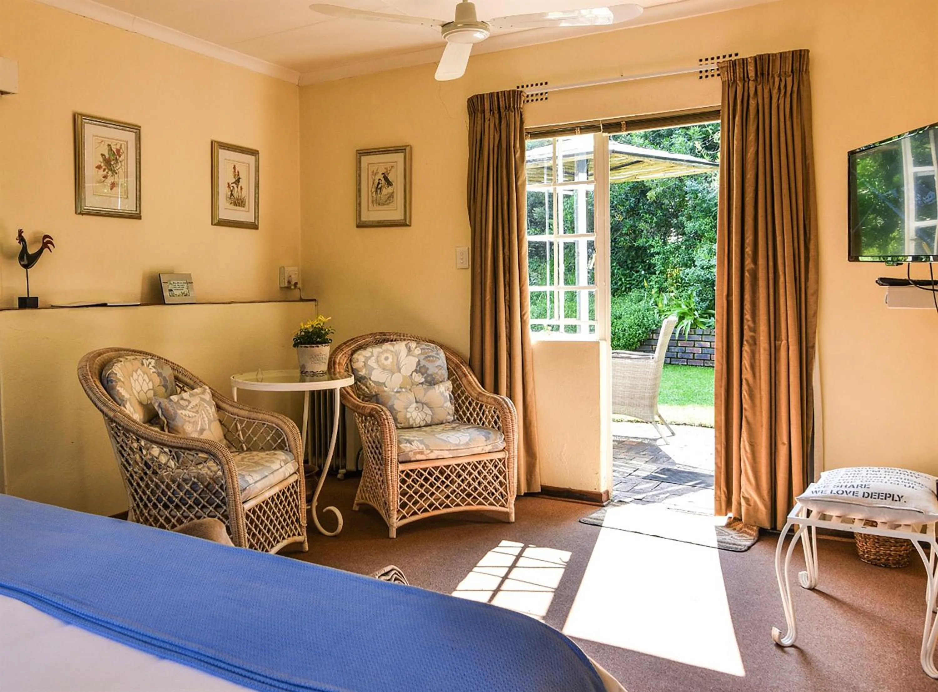 Seating area in Random Harvest Country Cottages
