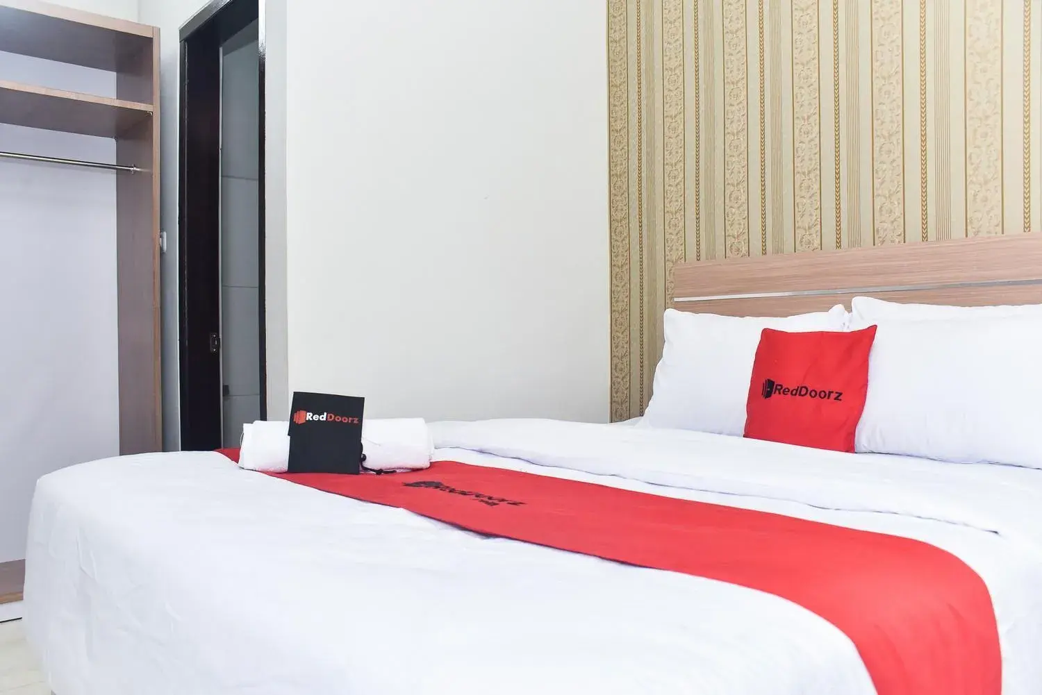 Bedroom, Bed in RedDoorz Plus near Malang Town Square Bedroom, Bed in RedDoorz Plus near Malang Town Square