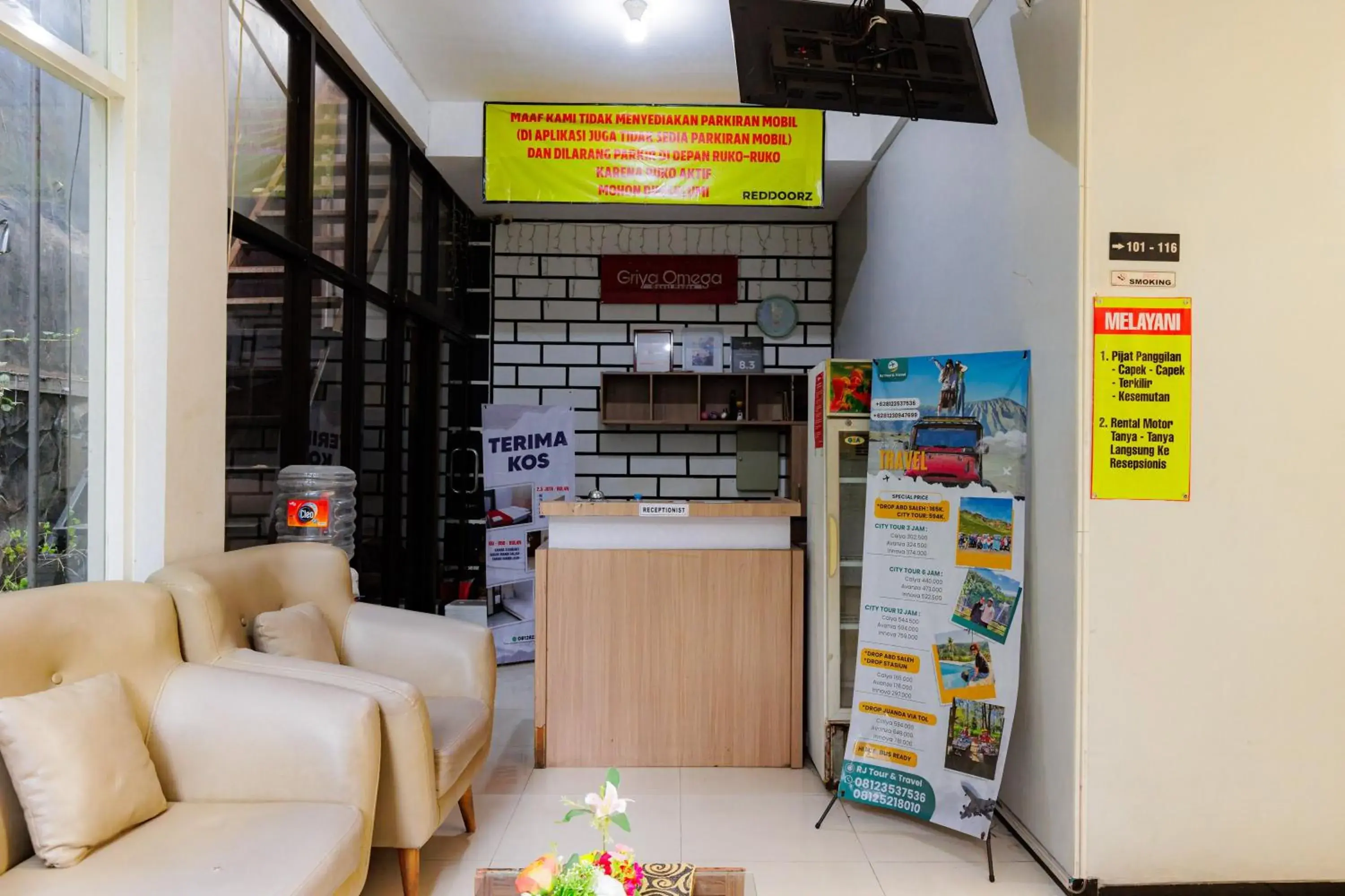 Lobby or reception in RedDoorz Plus near Malang Town Square Lobby or reception in RedDoorz Plus near Malang Town Square