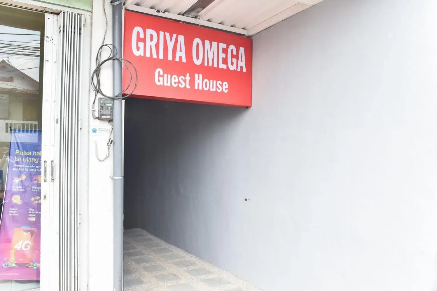 Property logo or sign in RedDoorz Plus near Malang Town Square Property logo or sign in RedDoorz Plus near Malang Town Square