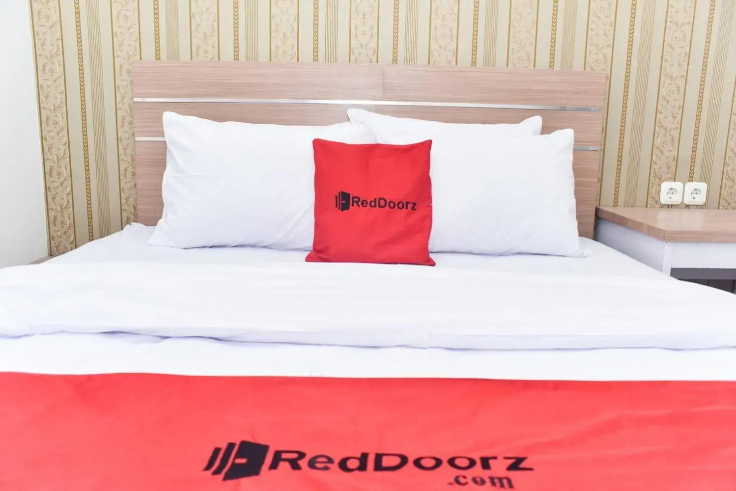 Bedroom, Bed in RedDoorz Plus near Malang Town Square Bedroom, Bed in RedDoorz Plus near Malang Town Square