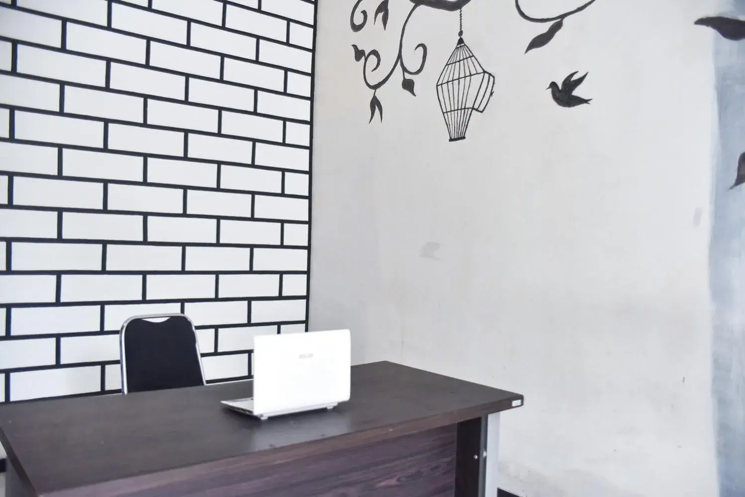 Business facilities in RedDoorz Plus near Malang Town Square Business facilities in RedDoorz Plus near Malang Town Square