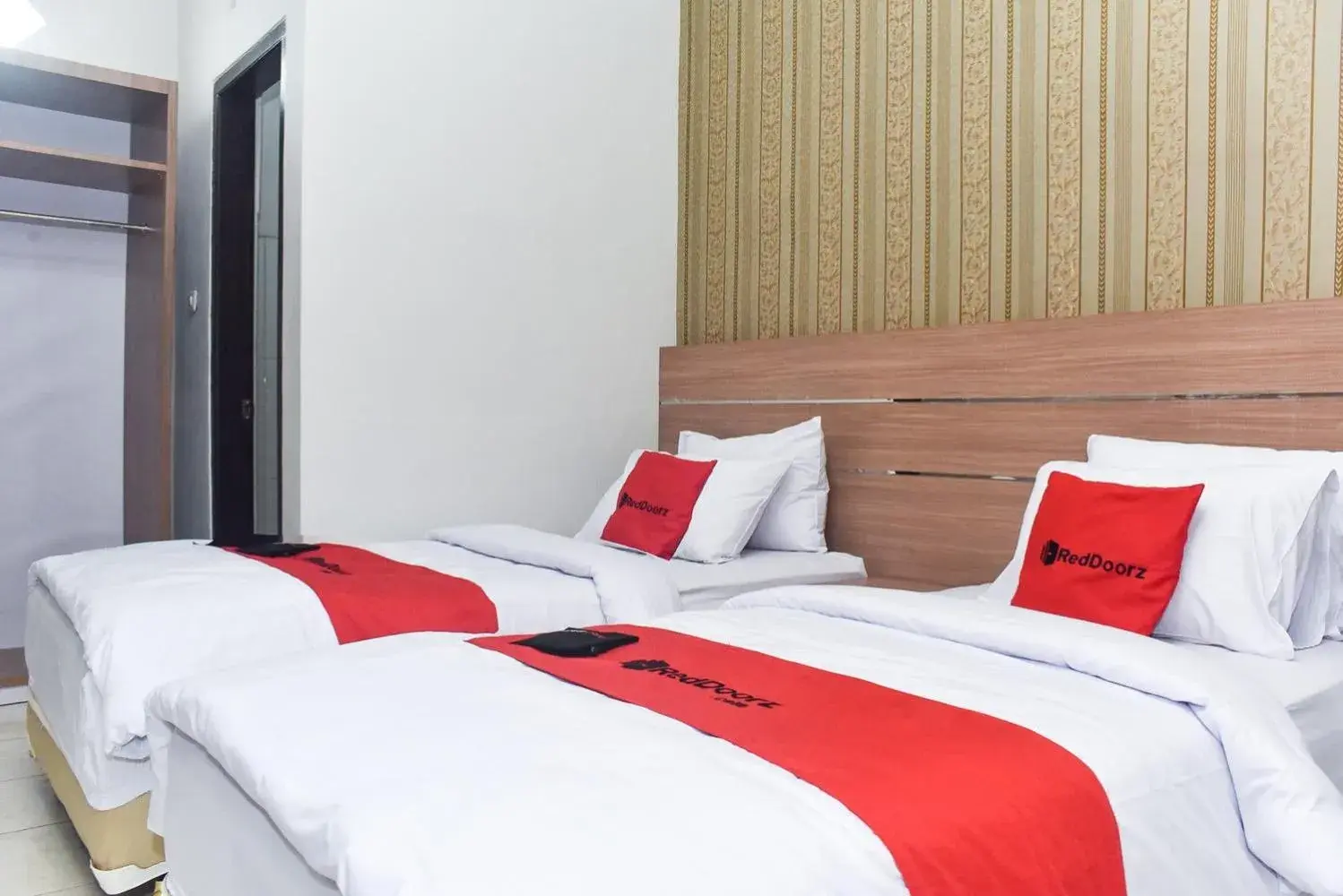 Bedroom, Bed in RedDoorz Plus near Malang Town Square Bedroom, Bed in RedDoorz Plus near Malang Town Square