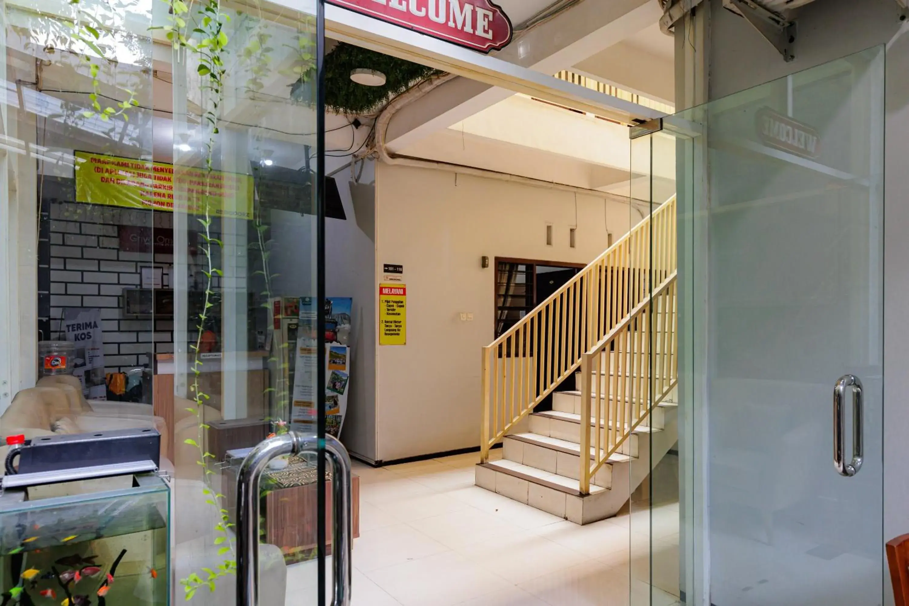 Property building in RedDoorz Plus near Malang Town Square Property building in RedDoorz Plus near Malang Town Square