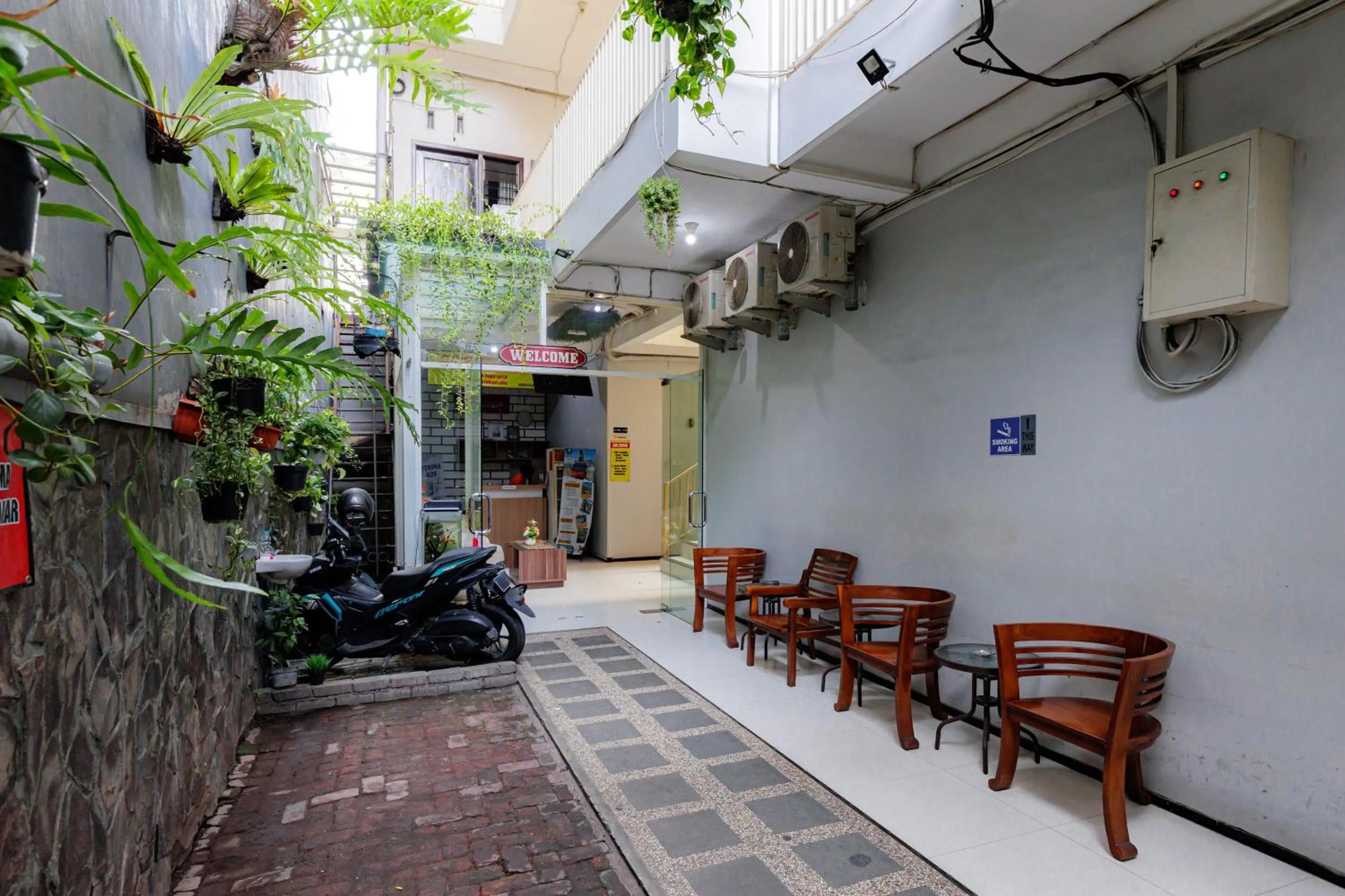 Parking in RedDoorz Plus near Malang Town Square