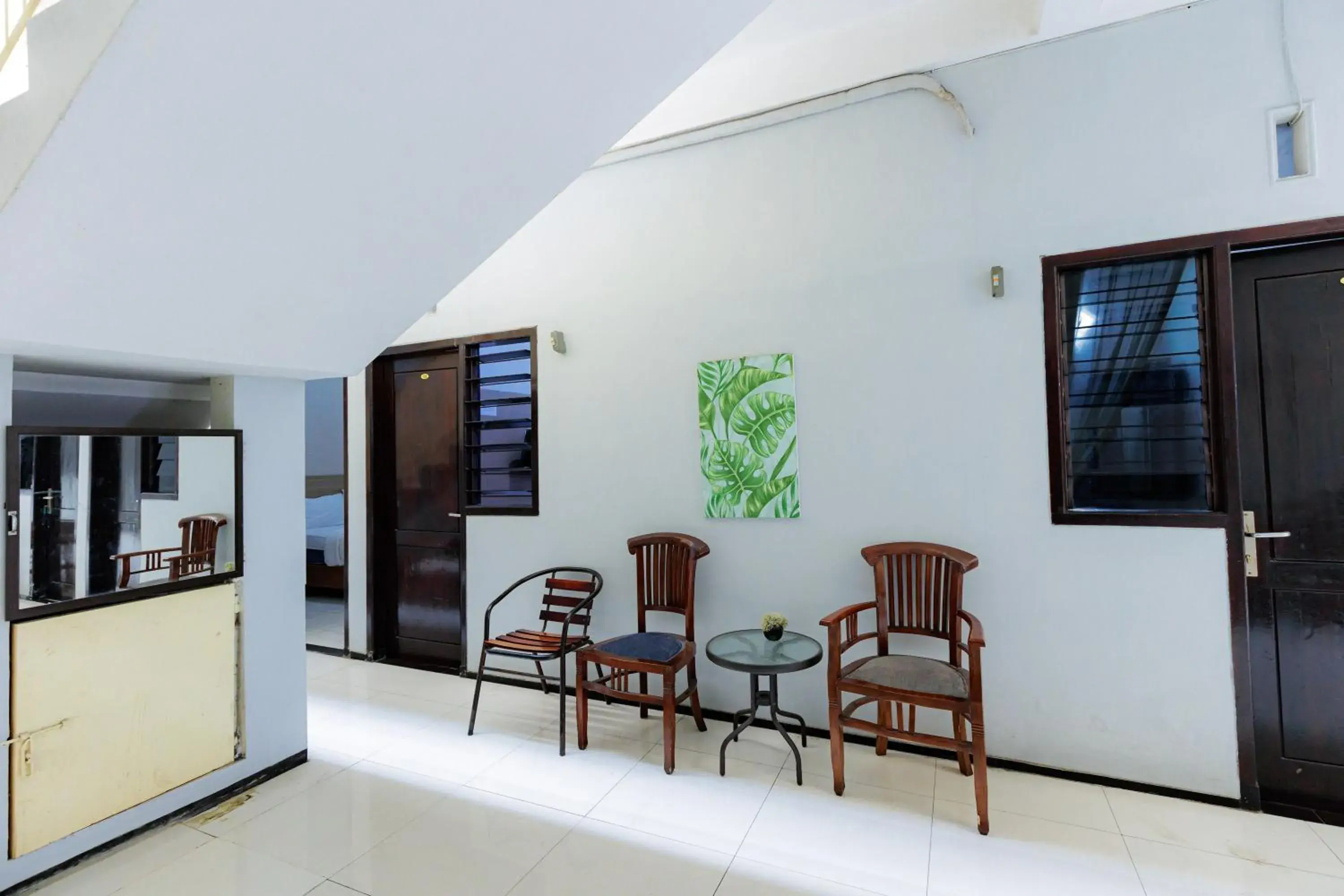 Seating area in RedDoorz Plus near Malang Town Square Seating area in RedDoorz Plus near Malang Town Square