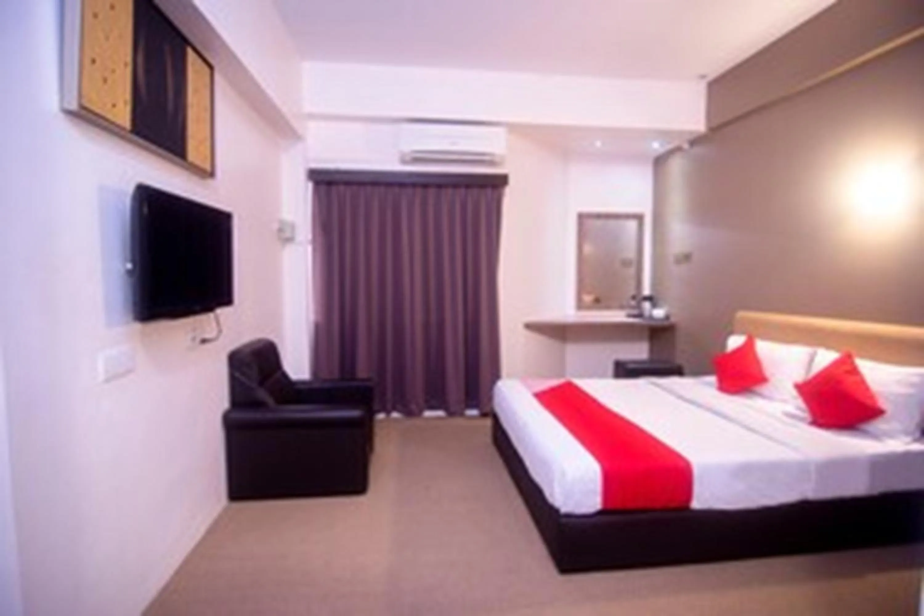 Photo of the whole room, Bed in Hotel O Hua Kuok Inn