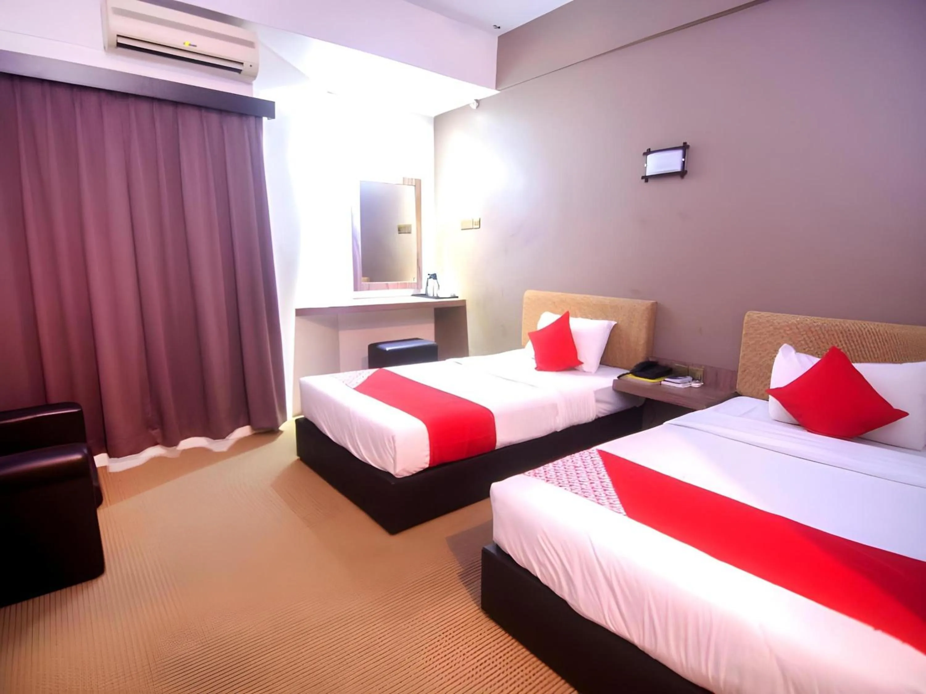 Photo of the whole room, Bed in Hotel O Hua Kuok Inn