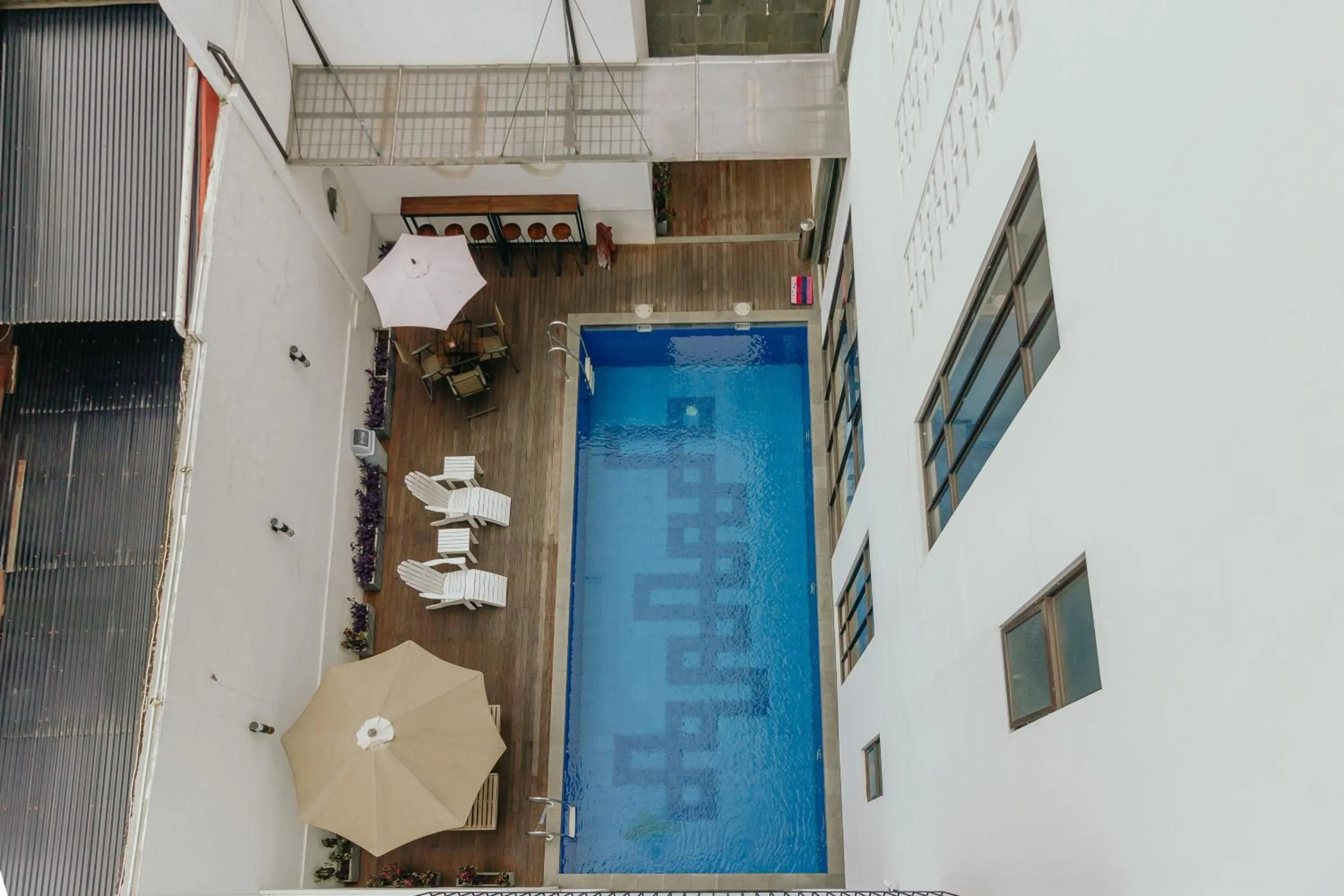 Swimming pool in Urbanest Inn House Slipi