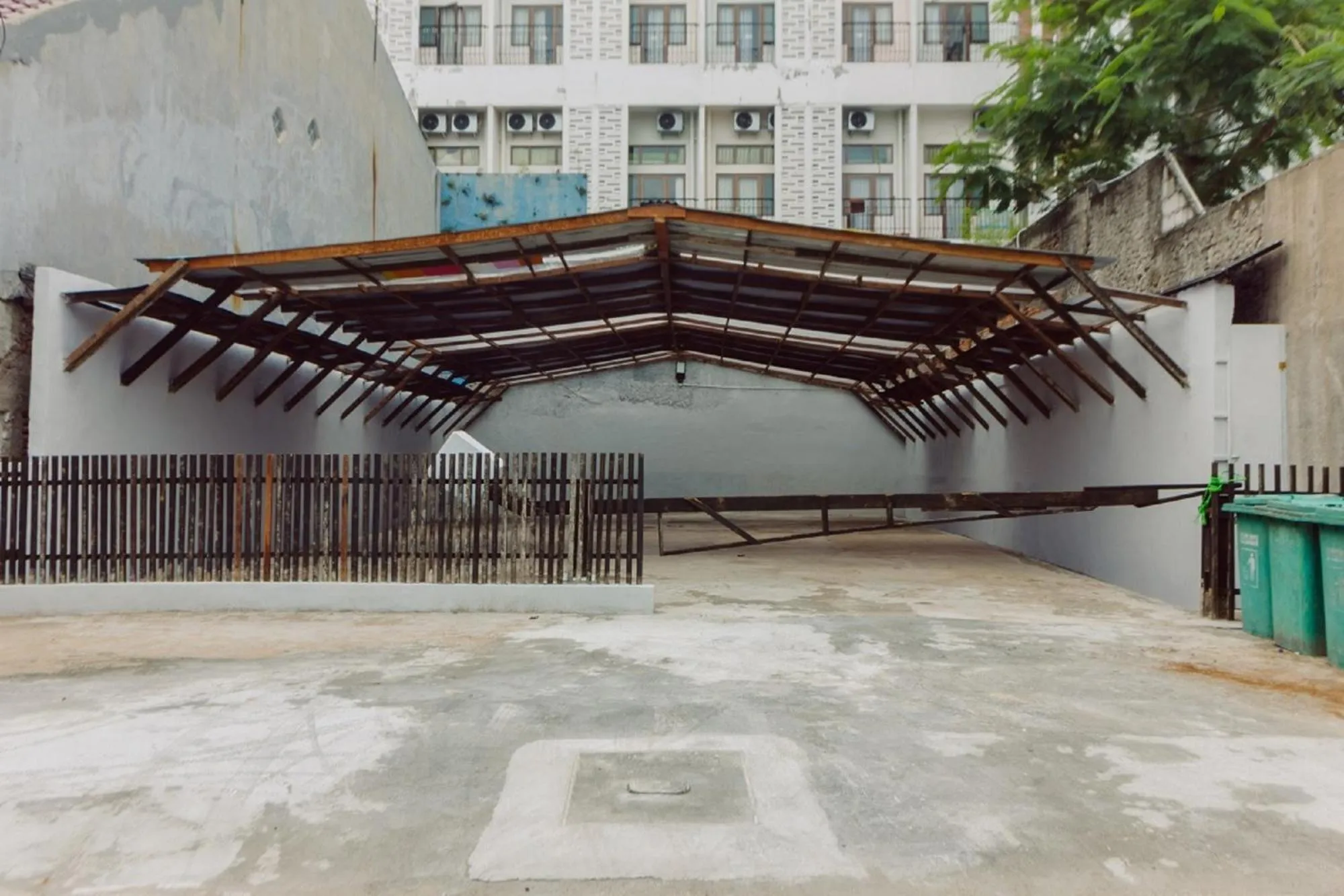 Parking in Urbanest Inn House Slipi