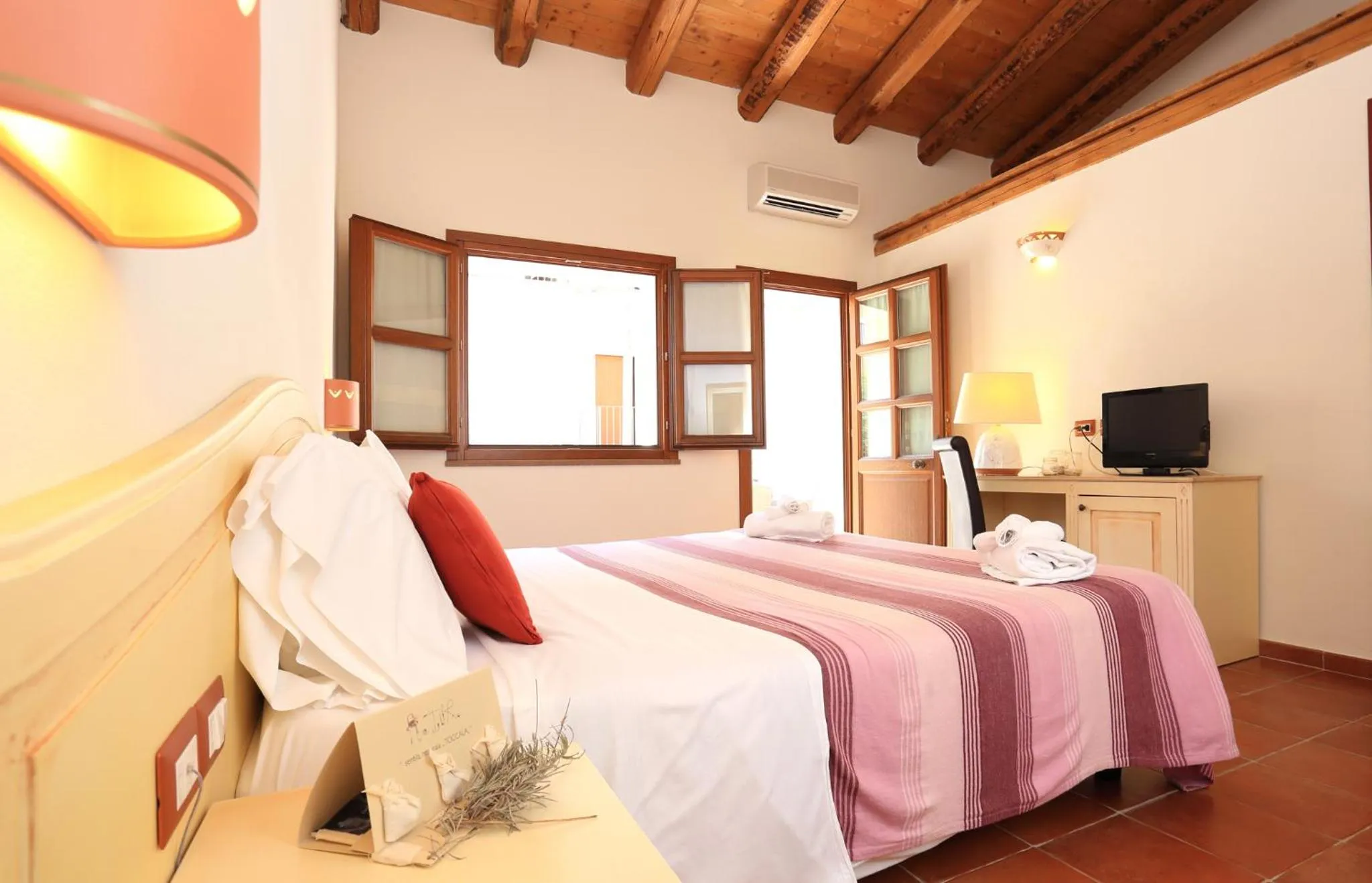 Photo of the whole room, Bed in Alghero Resort Country Hotel & Spa