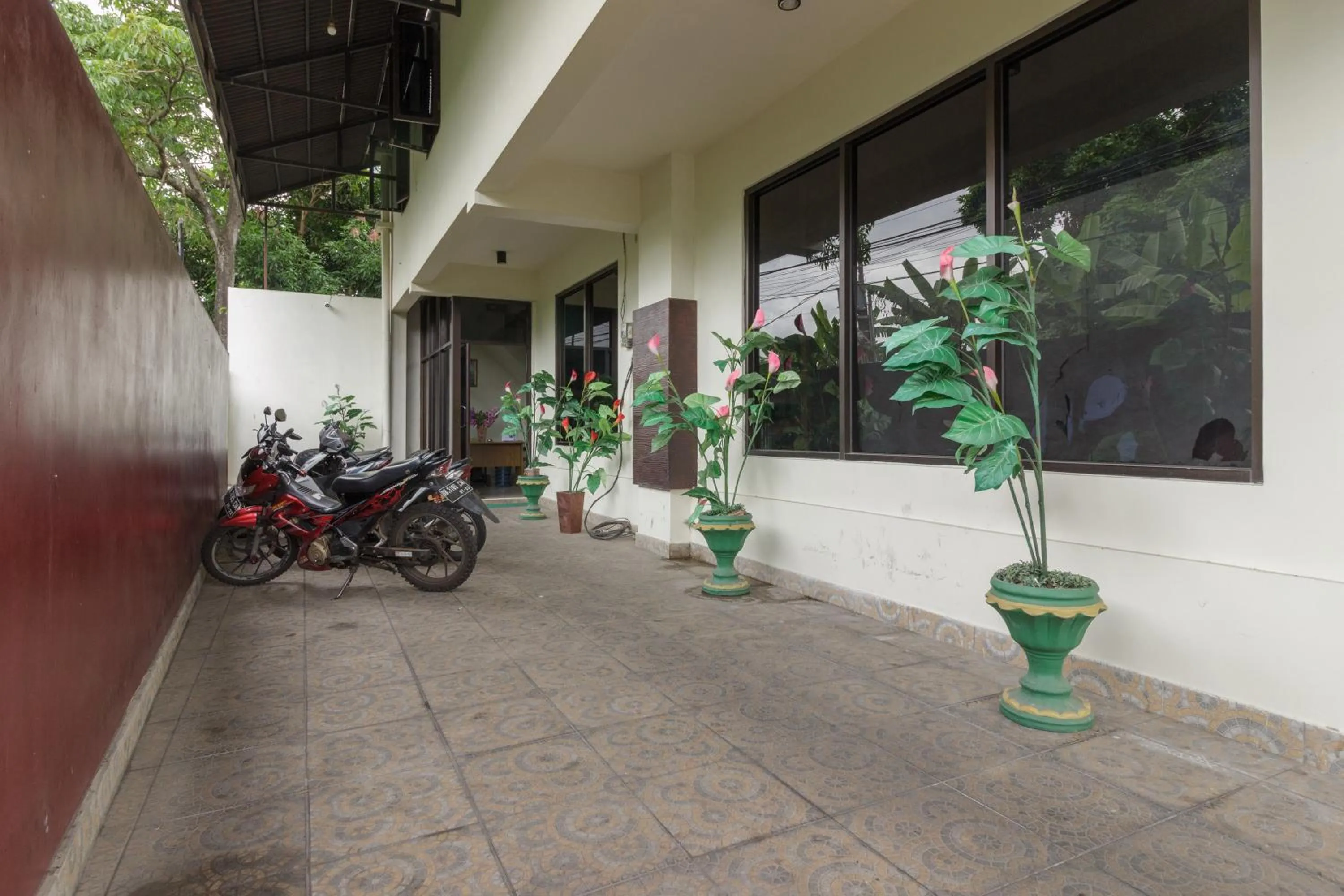 Area and facilities in RedDoorz @ Malalayang 2 Manado