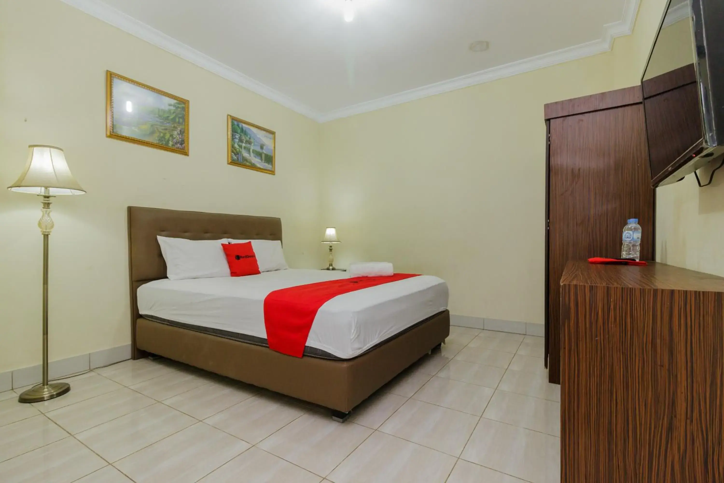 Double Room in RedDoorz @ Malalayang 2 Manado Double Room in RedDoorz @ Malalayang 2 Manado