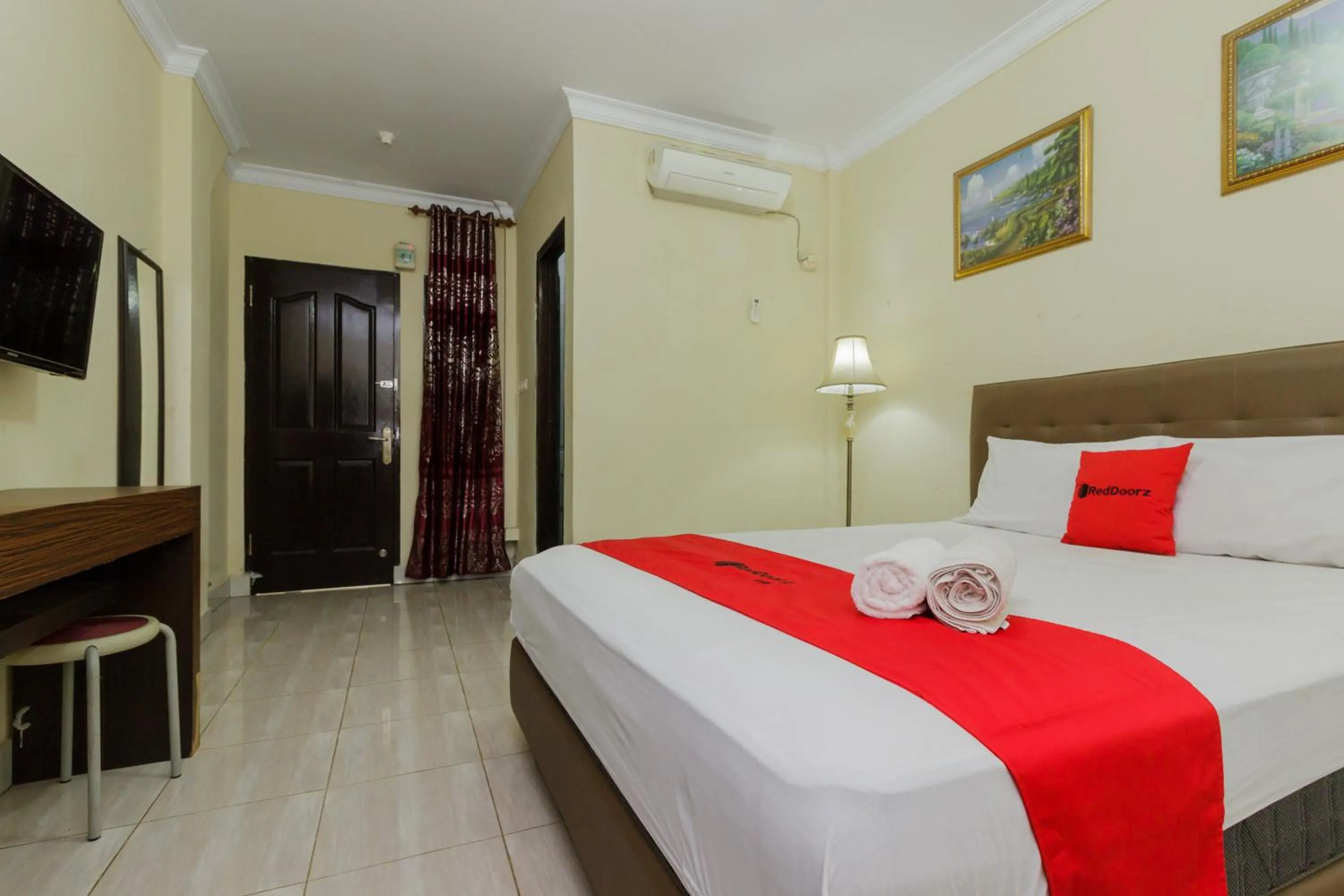 Bedroom, Bed in RedDoorz @ Malalayang 2 Manado