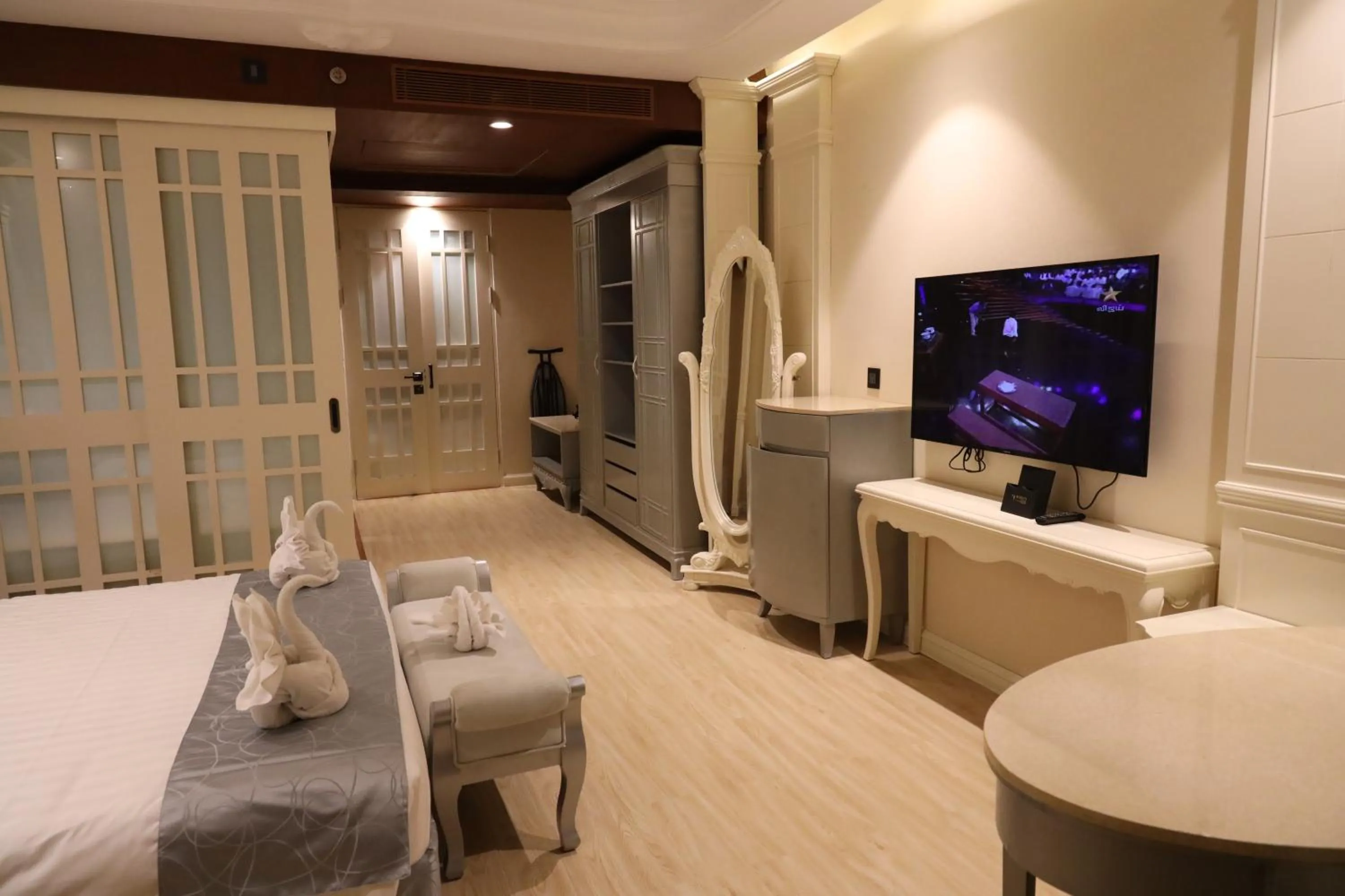 Bedroom, Bed in Regenta Central RS Chennai OMR SIPCOT