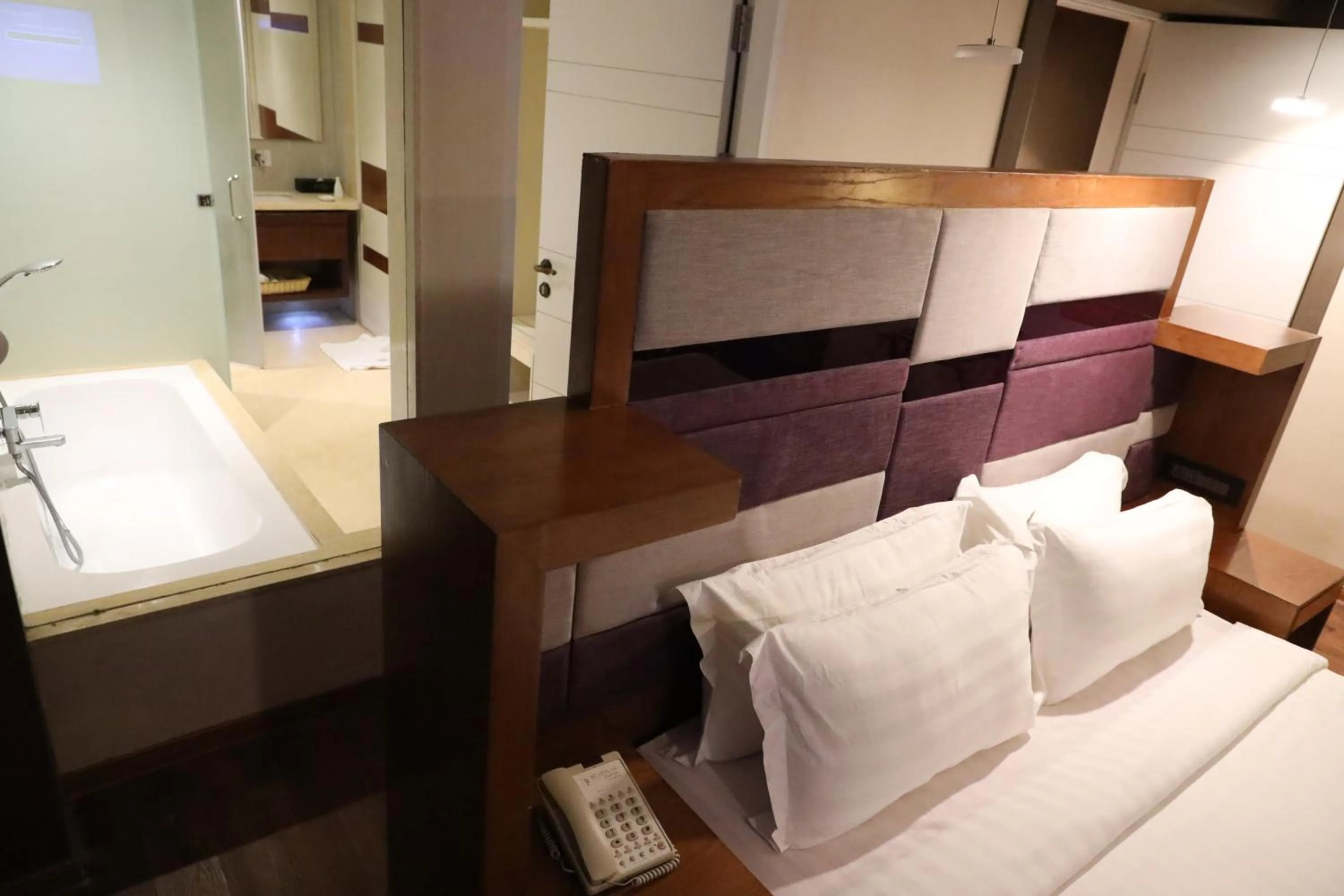 View (from property/room), Bed in Regenta Central RS Chennai OMR SIPCOT