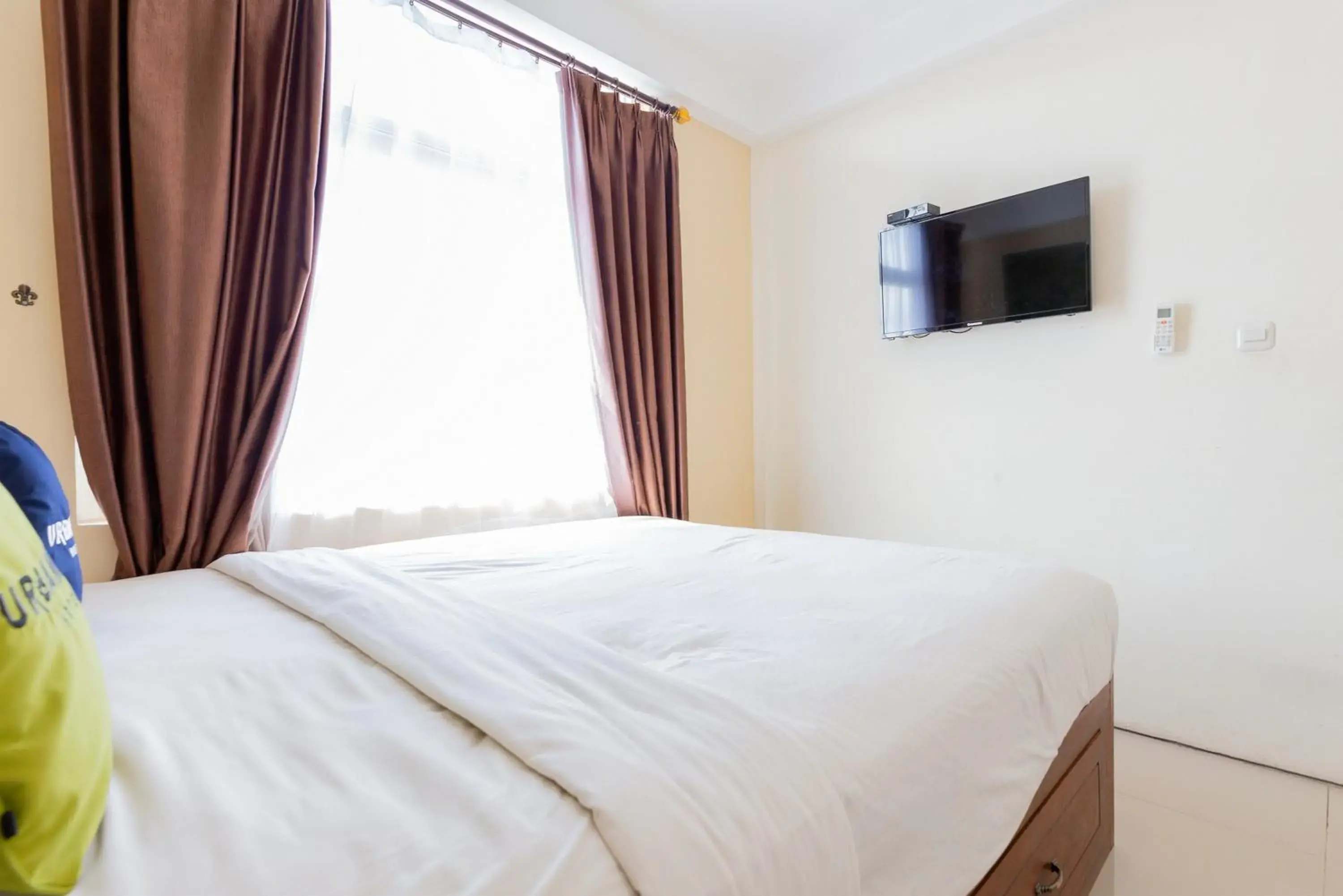 Bed in Urbanview Erga Family Residence Syariah Surabaya by RedDoorz Bed in Urbanview Erga Family Residence Syariah Surabaya by RedDoorz