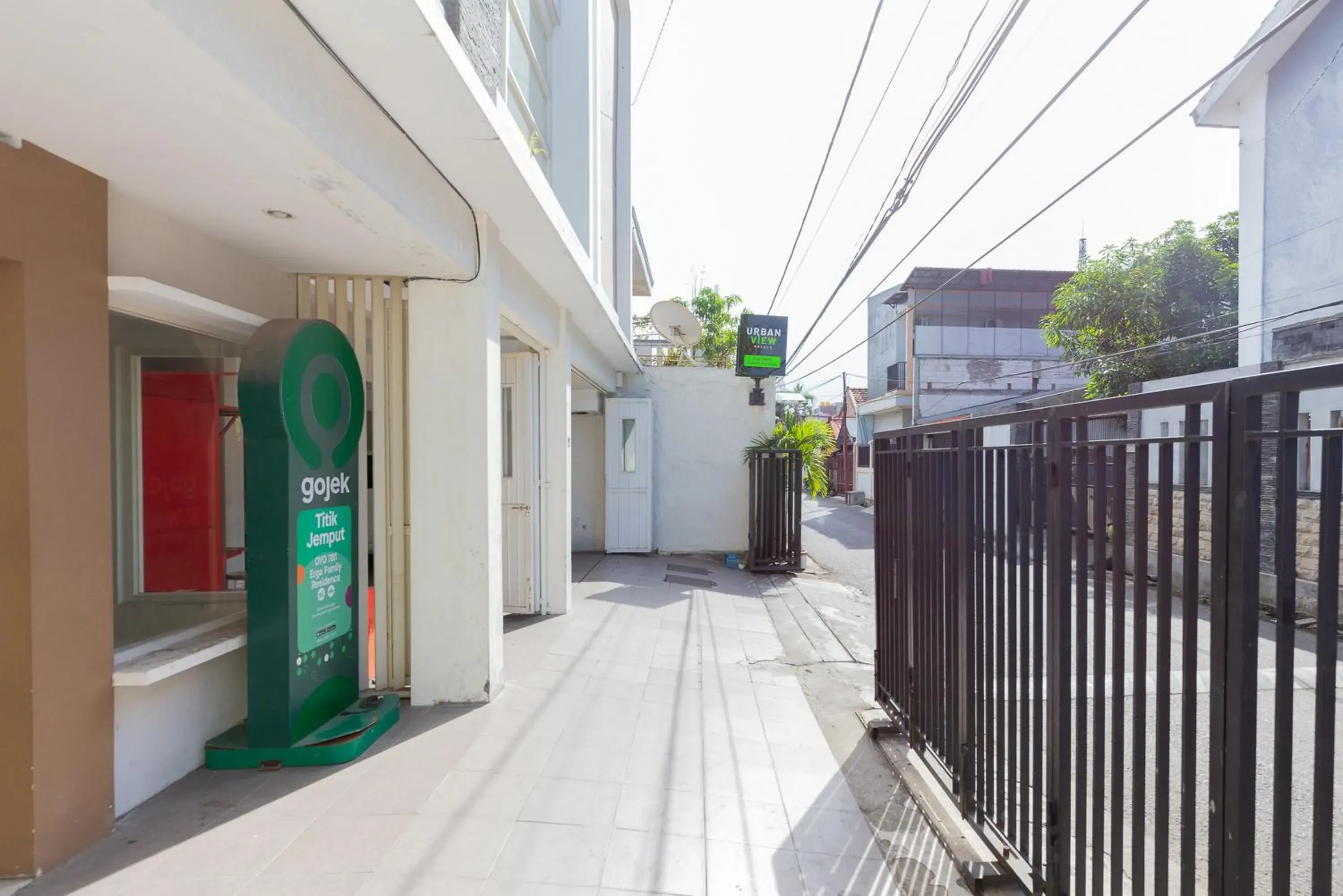 Property building in Urbanview Erga Family Residence Syariah Surabaya by RedDoorz Property building in Urbanview Erga Family Residence Syariah Surabaya by RedDoorz