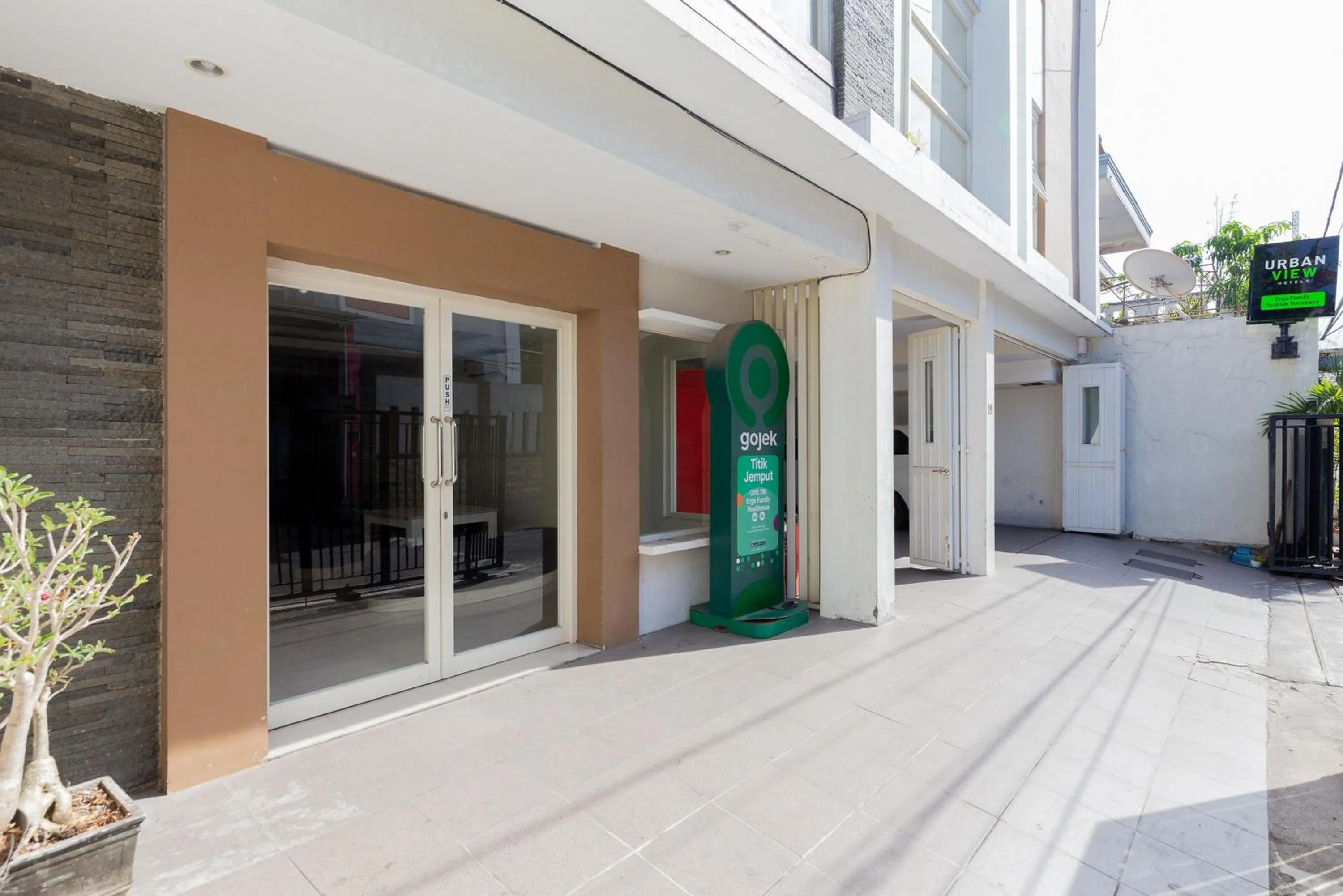 Property building in Urbanview Erga Family Residence Syariah Surabaya by RedDoorz