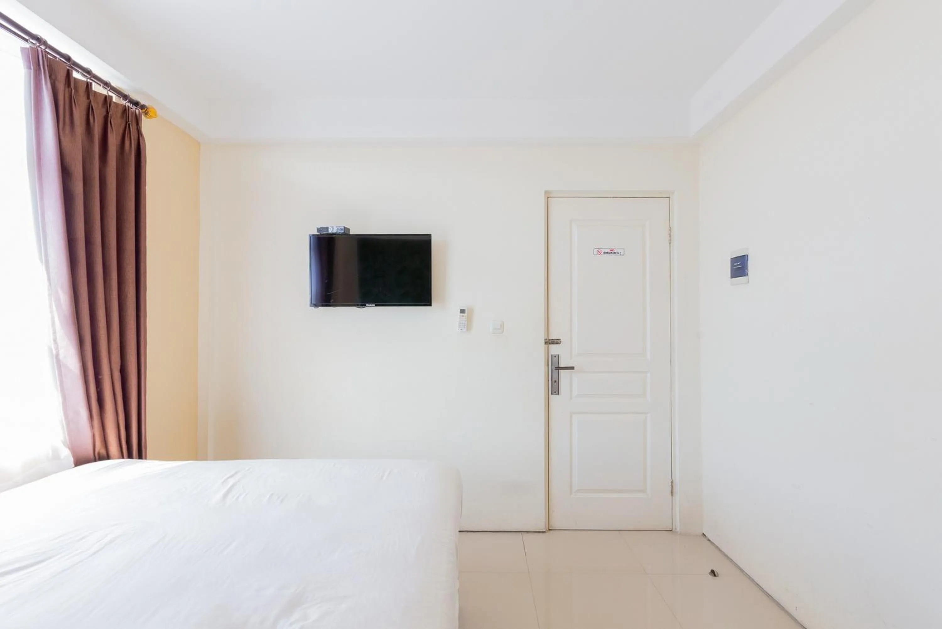 Bed in Urbanview Erga Family Residence Syariah Surabaya by RedDoorz