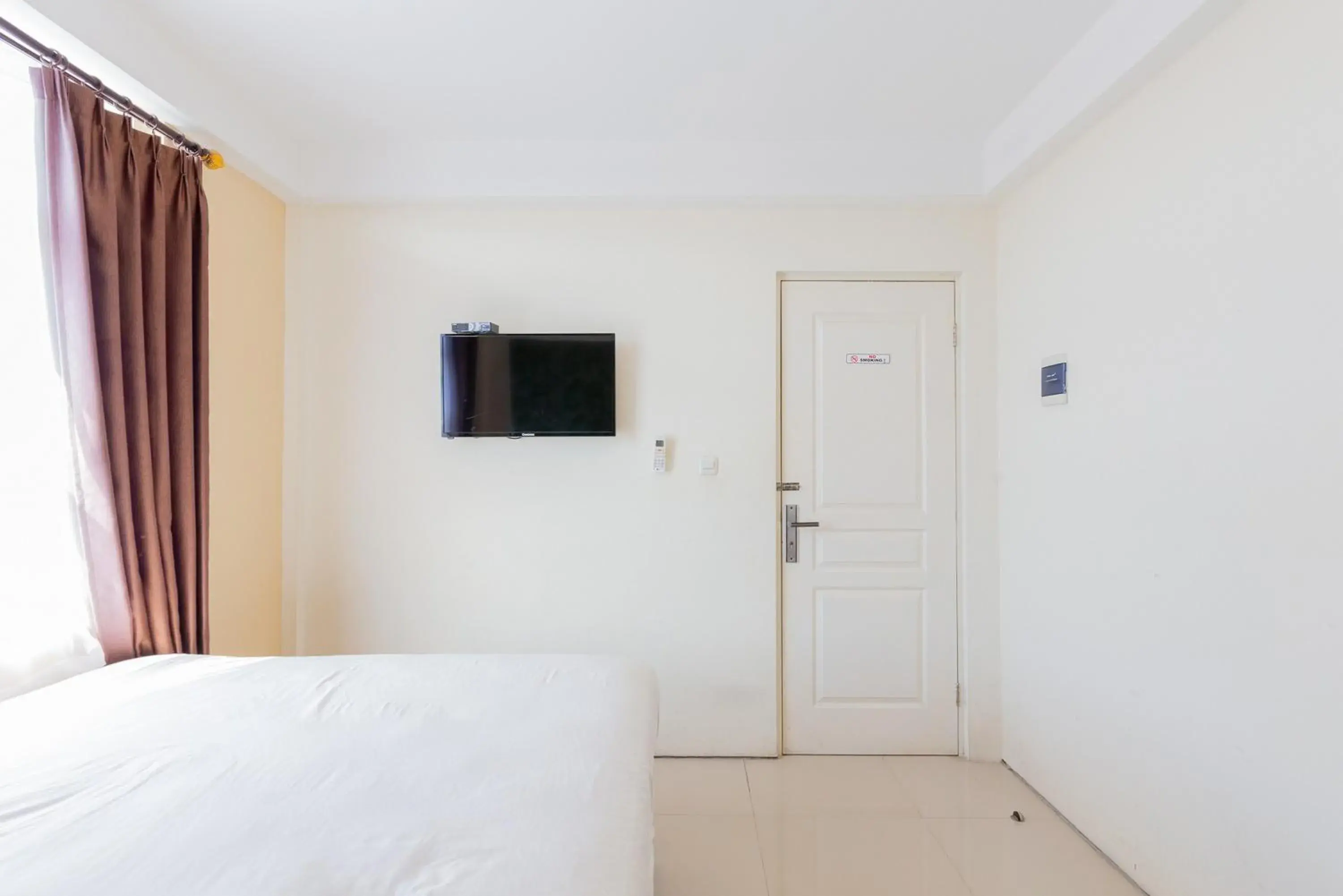 Bed in Urbanview Erga Family Residence Syariah Surabaya by RedDoorz Bed in Urbanview Erga Family Residence Syariah Surabaya by RedDoorz