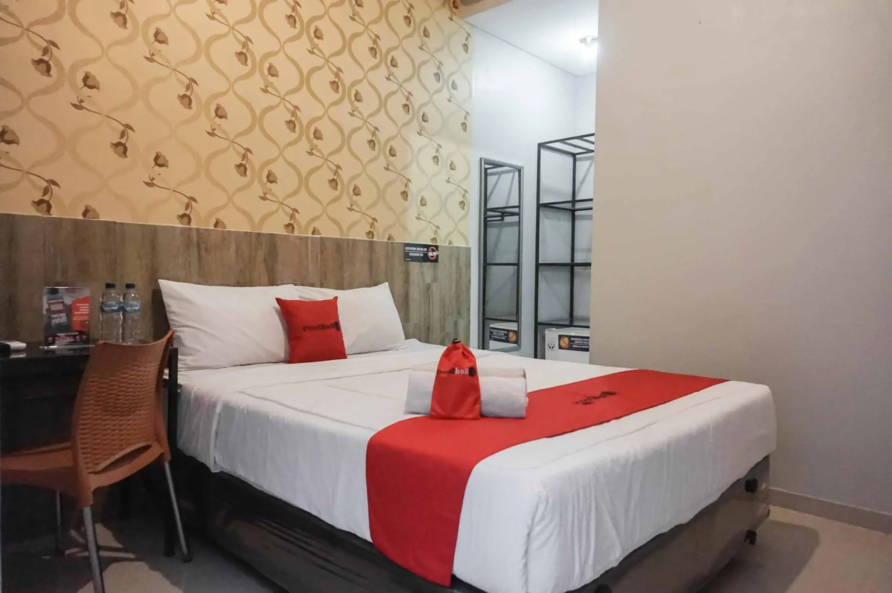 Bed in RedDoorz @ Bukit Dieng 2 Bed in RedDoorz @ Bukit Dieng 2