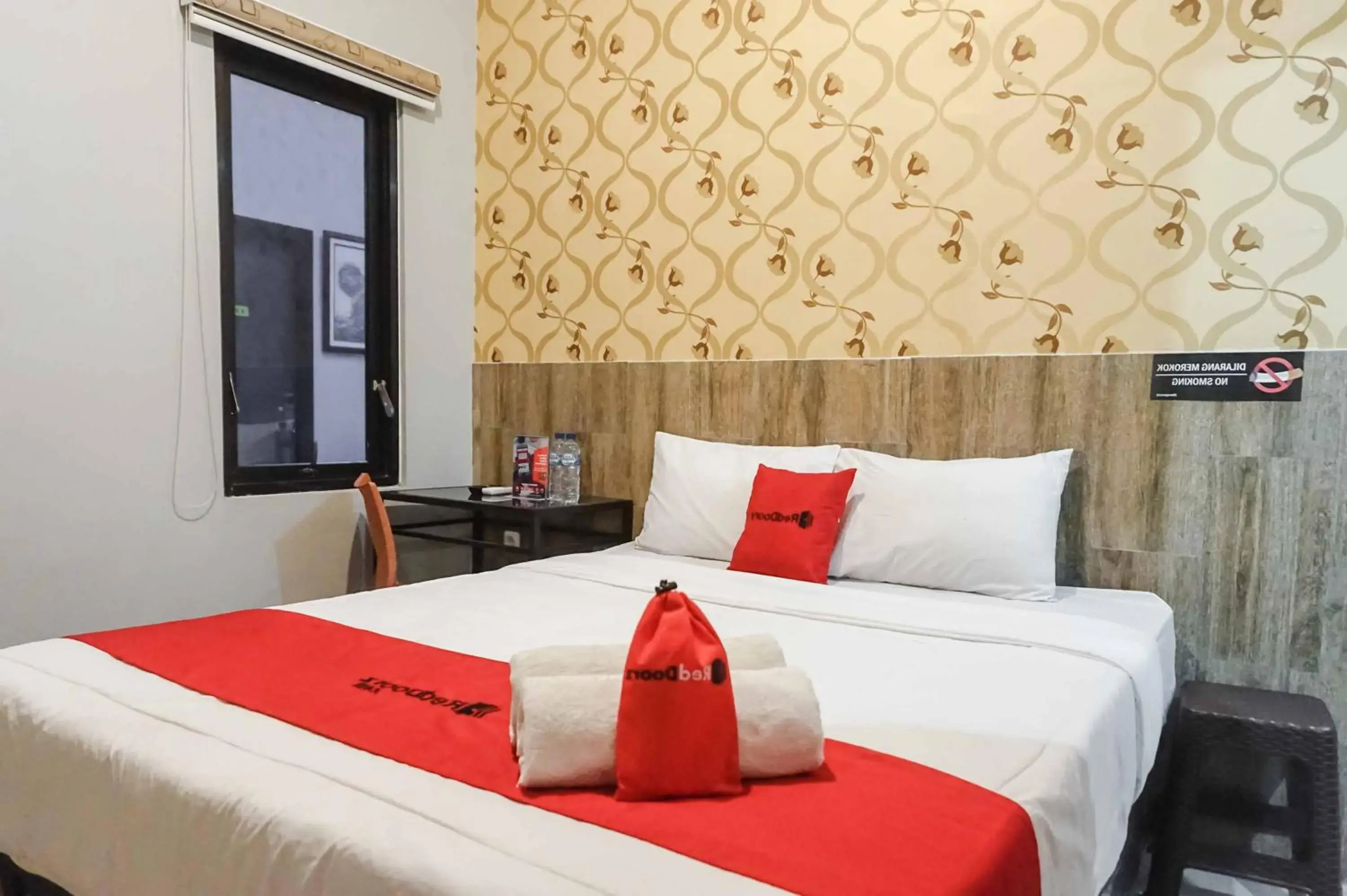 Bed in RedDoorz @ Bukit Dieng 2 Bed in RedDoorz @ Bukit Dieng 2