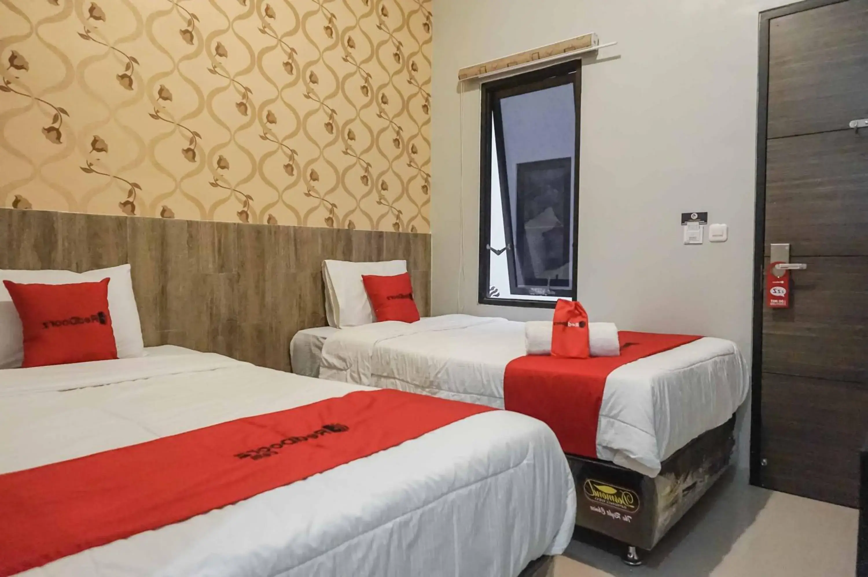 Bed in RedDoorz @ Bukit Dieng 2 Bed in RedDoorz @ Bukit Dieng 2