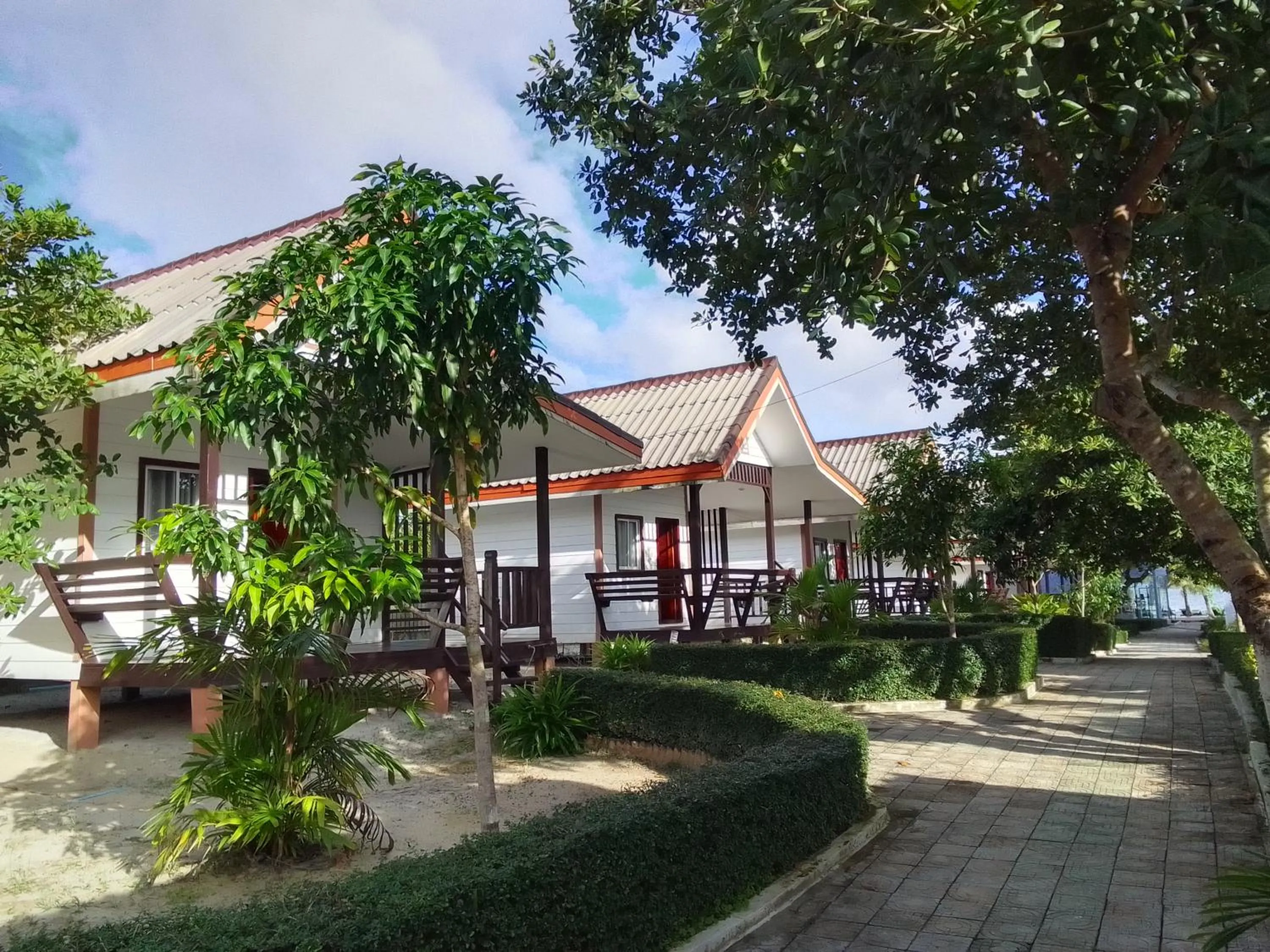 Property building in Scarlet Sails Resort