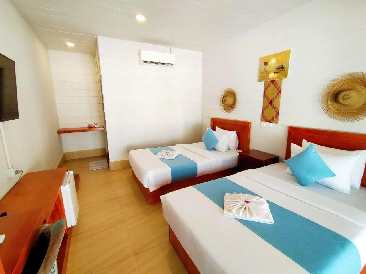 Bedroom, Bed in Scarlet Sails Resort