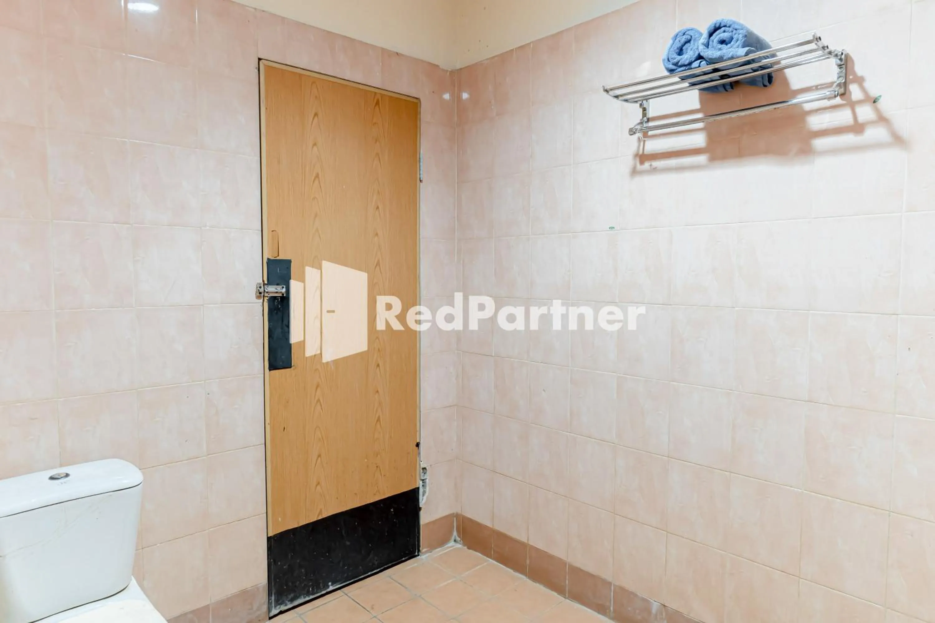 Bathroom in Cherry Pink Hotel Medan Mitra RedDoorz