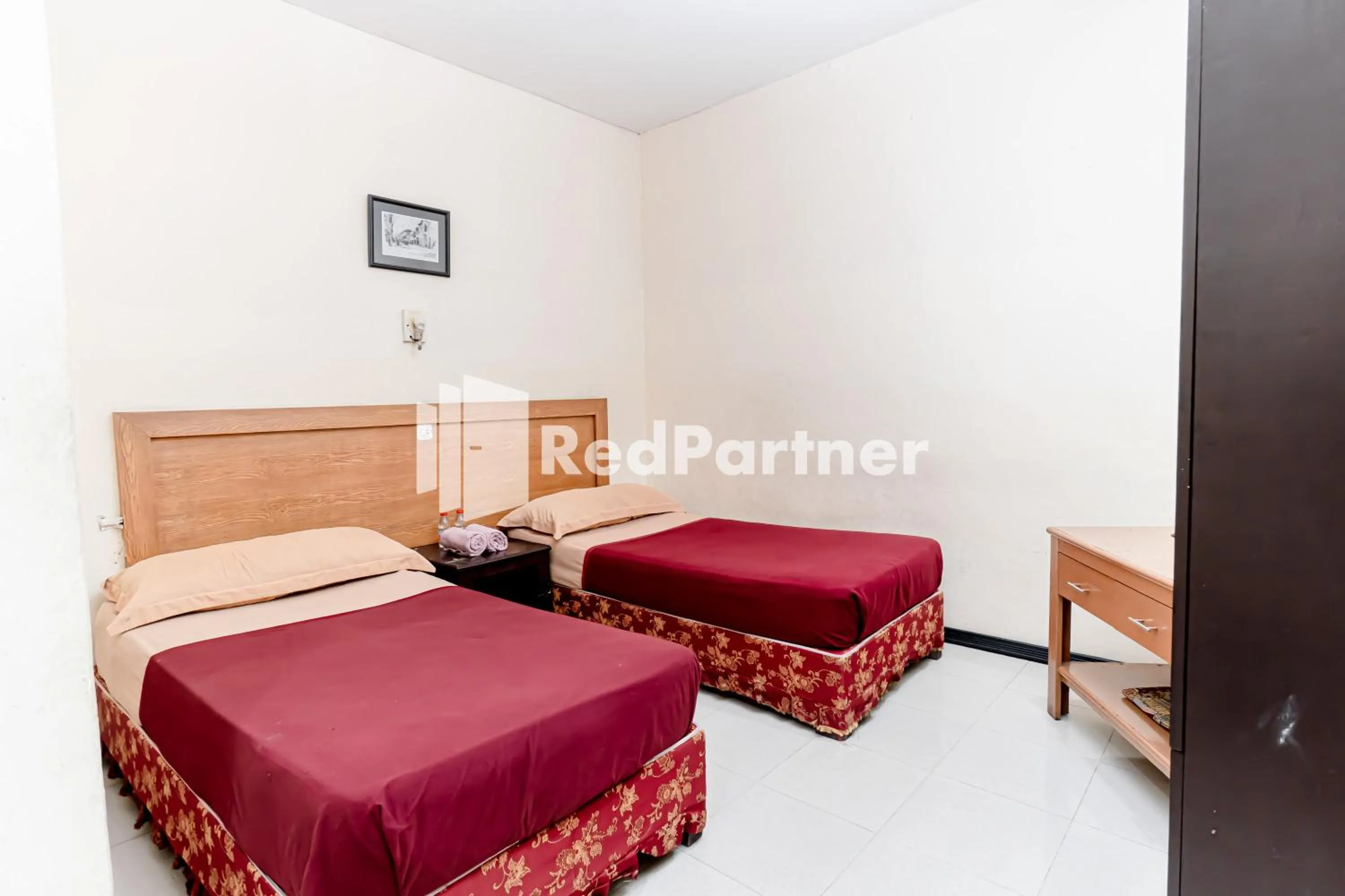 Bedroom, Bed in Cherry Pink Hotel Medan Mitra RedDoorz