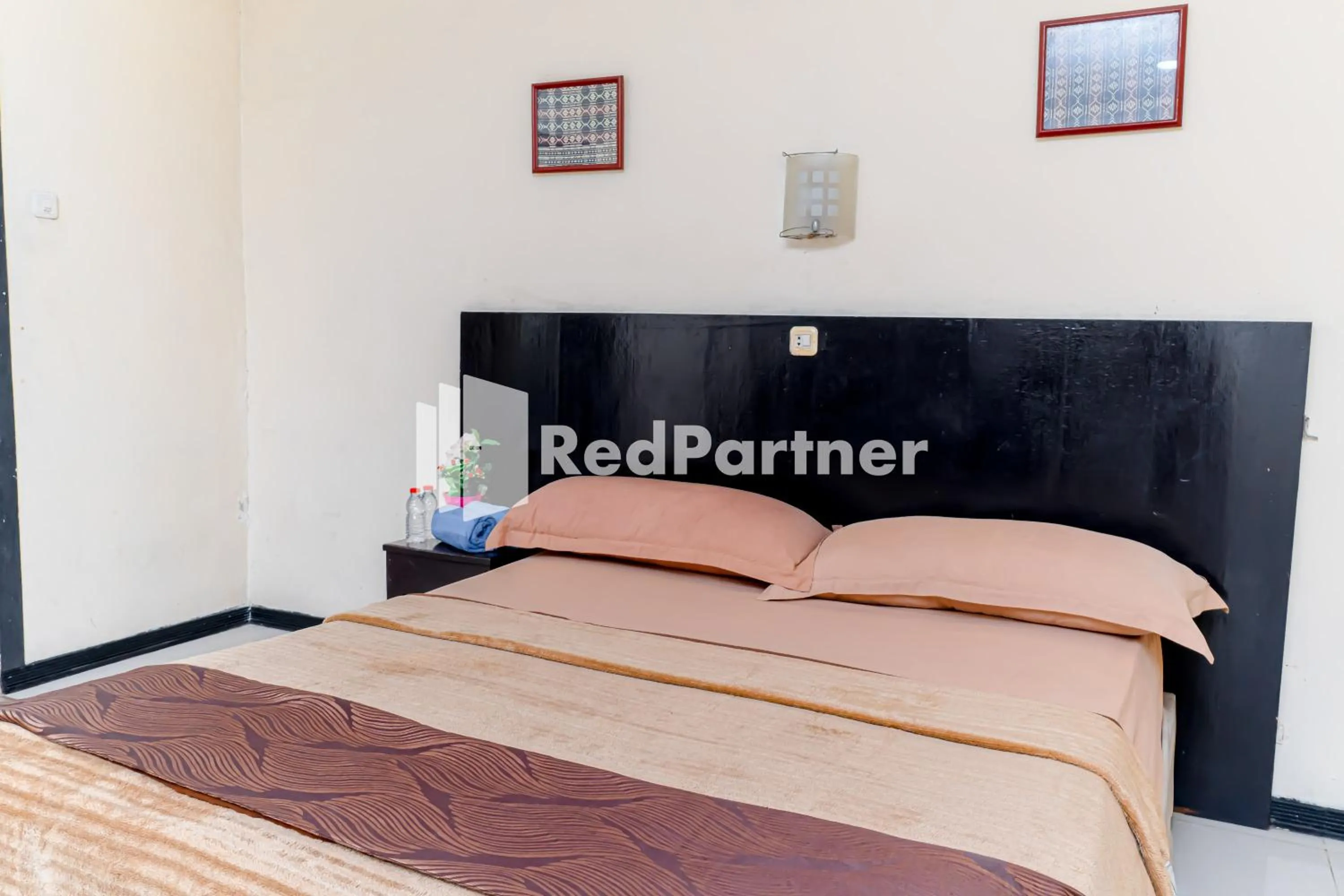 Bedroom, Bed in Cherry Pink Hotel Medan Mitra RedDoorz