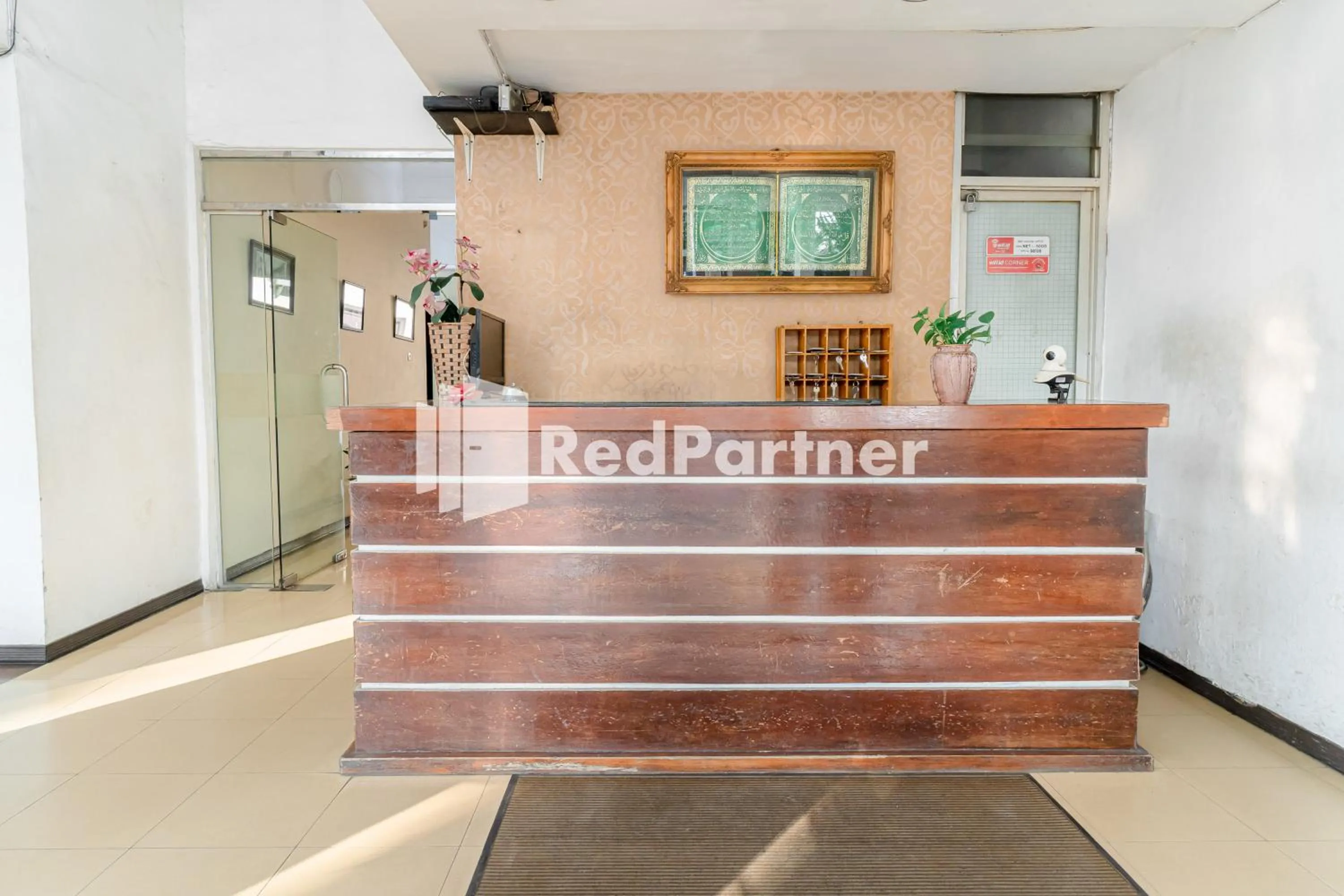 Lobby or reception in Cherry Pink Hotel Medan Mitra RedDoorz