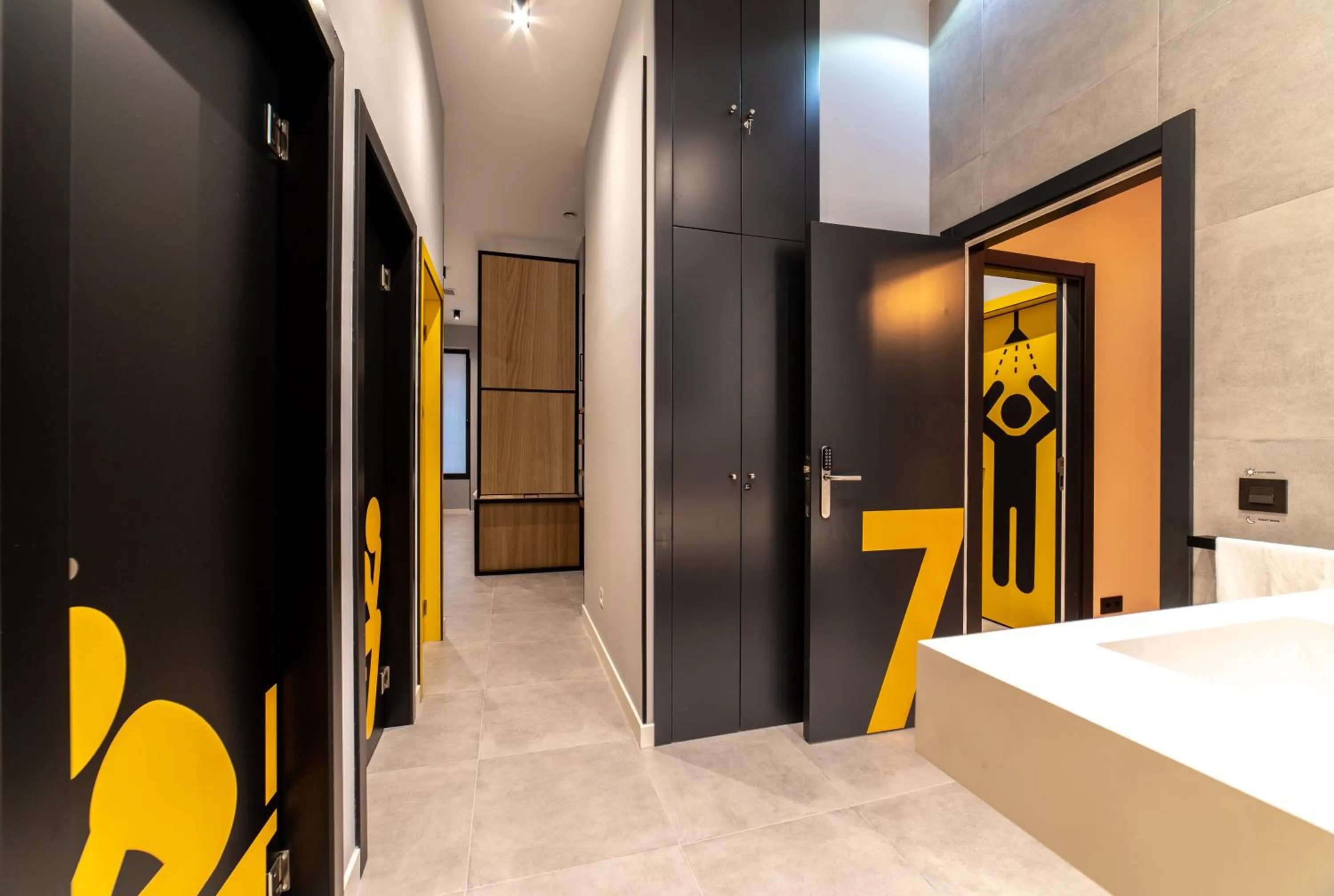 Bathroom, Bed in Petit Hostel La Latina