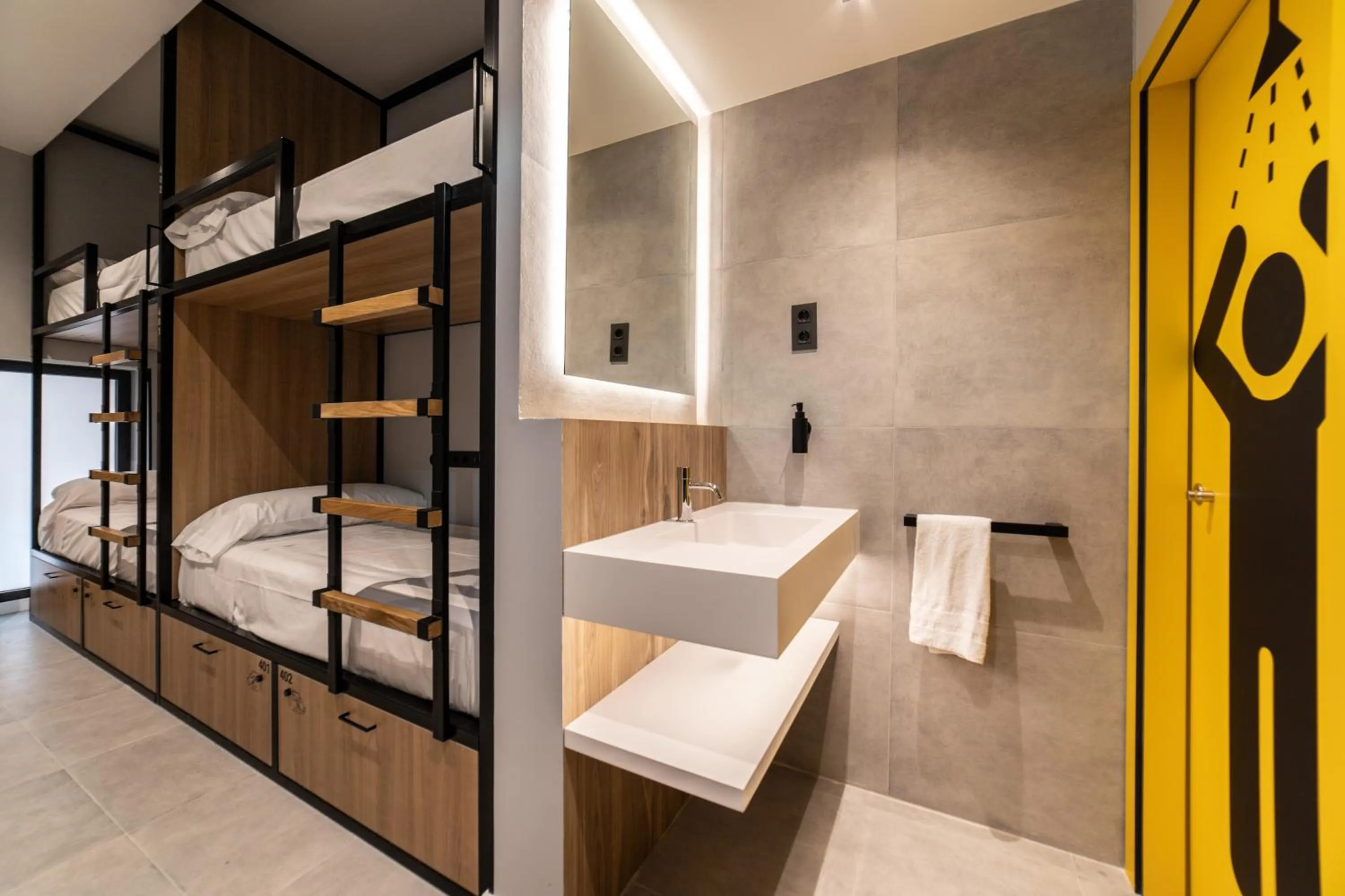 Photo of the whole room, Bed in Petit Hostel La Latina