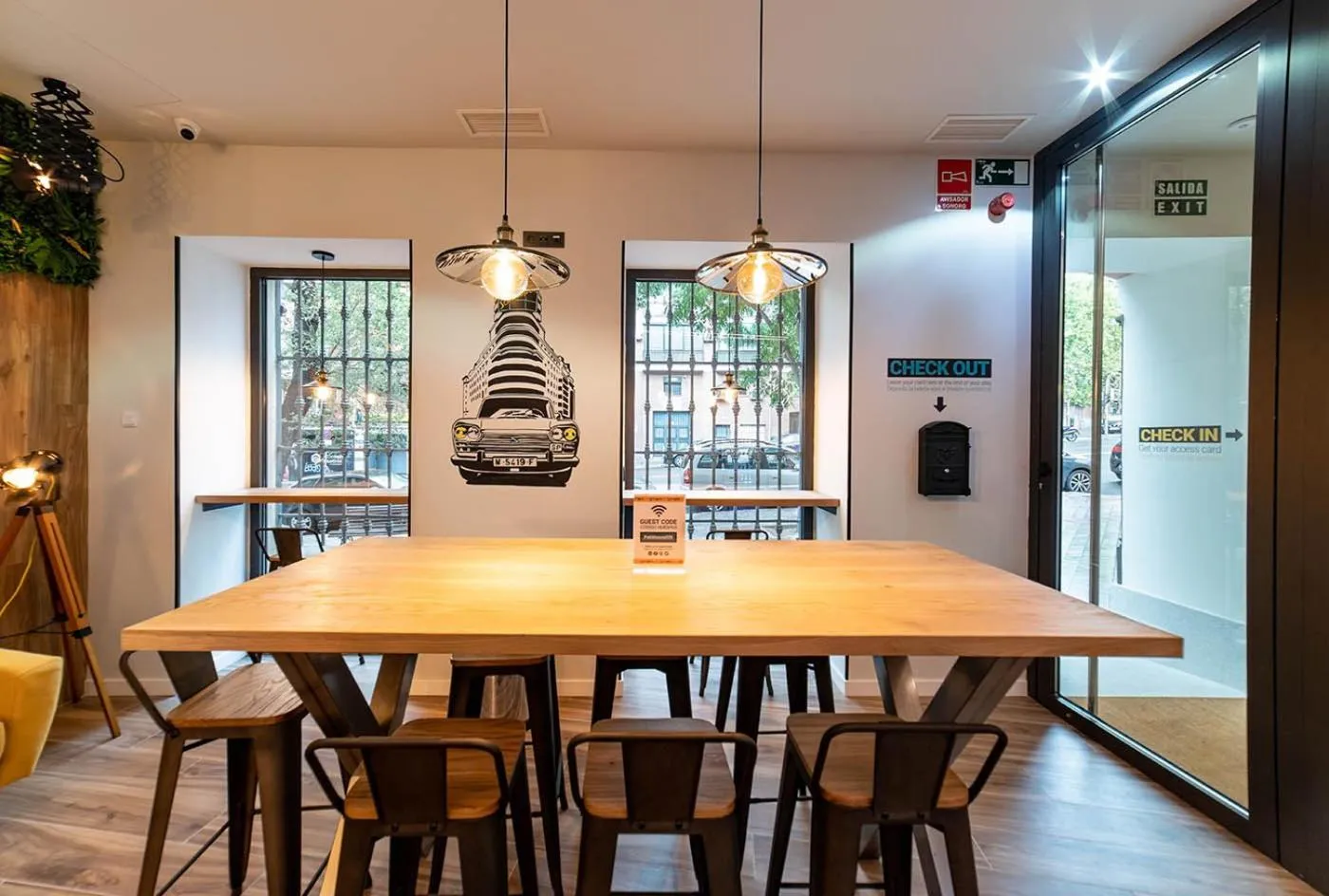 Lobby or reception in Petit Hostel La Latina