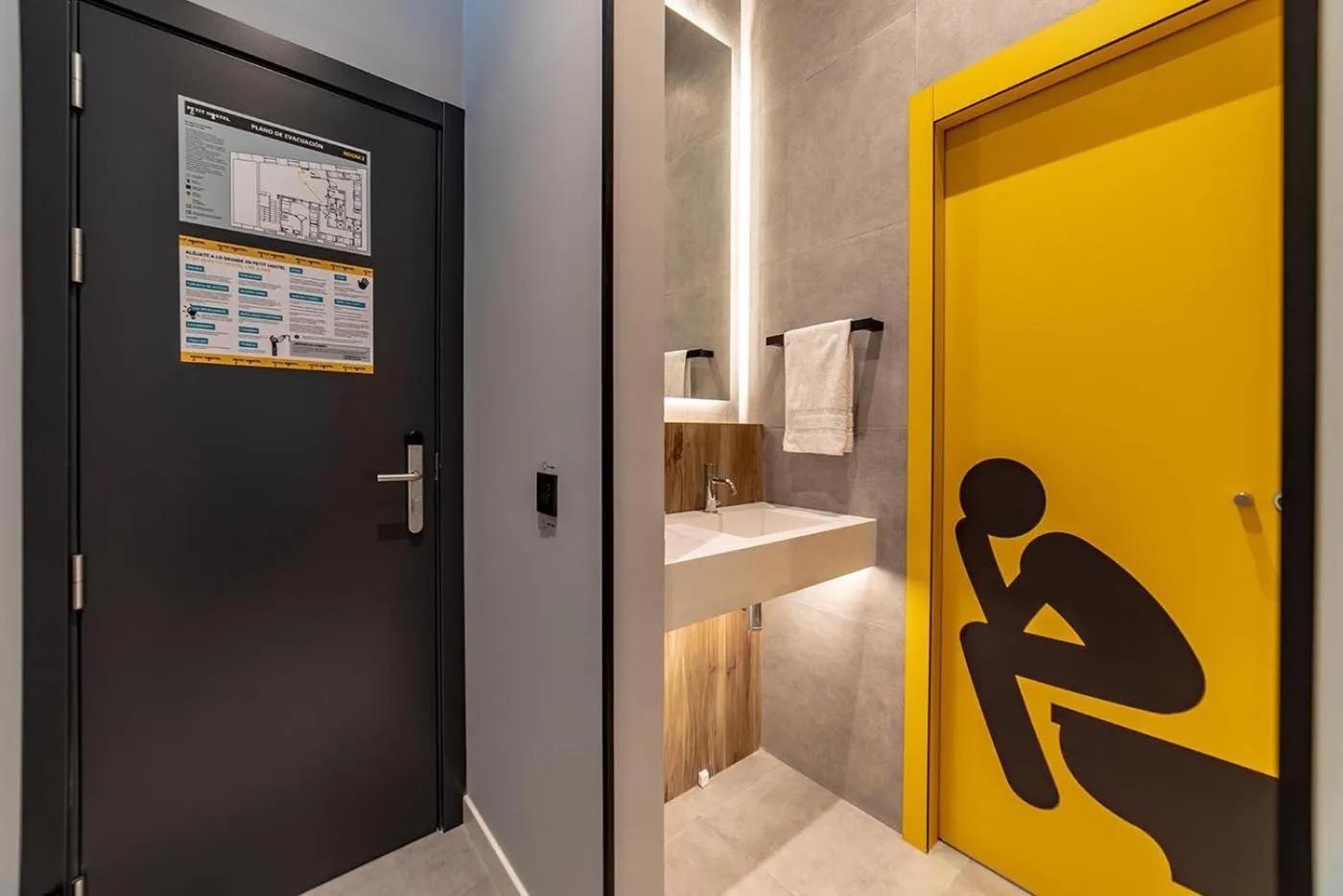 Bathroom in Petit Hostel La Latina