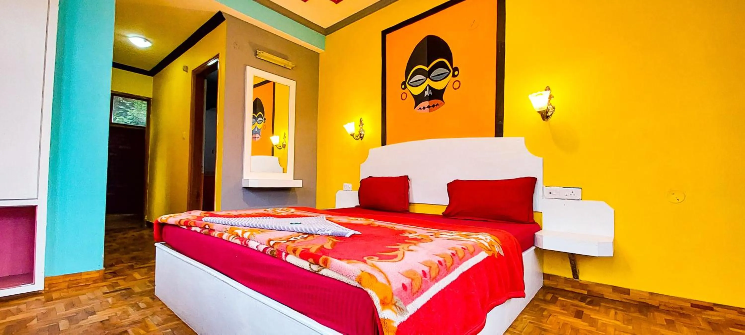 Bed in La Vaca India Manali