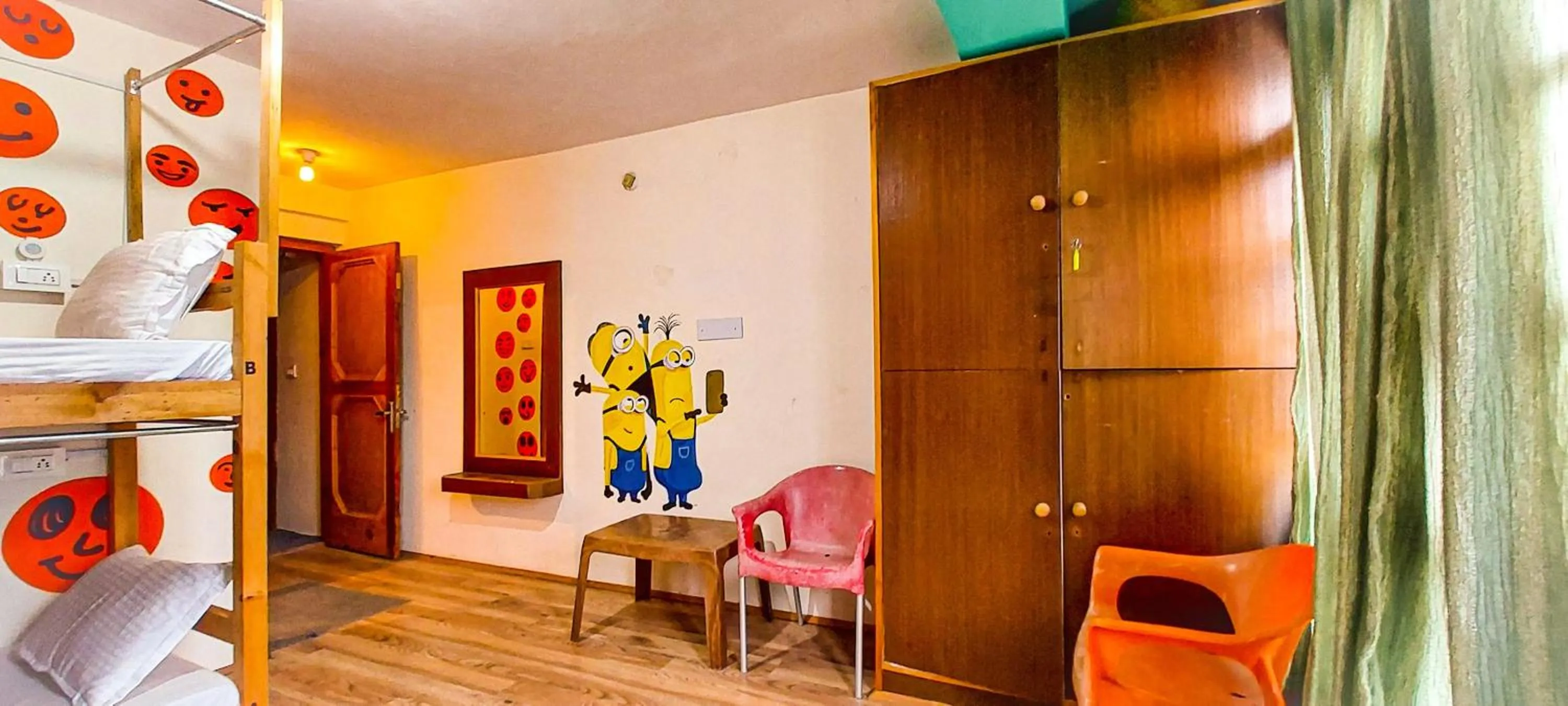 Bed in La Vaca India Manali