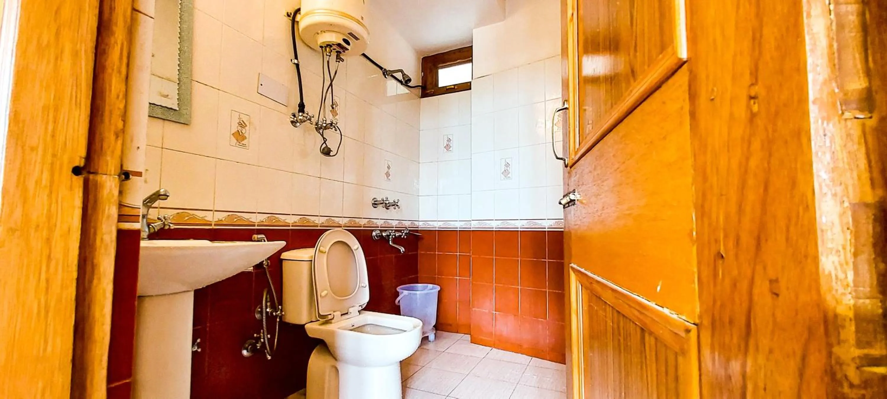 Shower in La Vaca India Manali