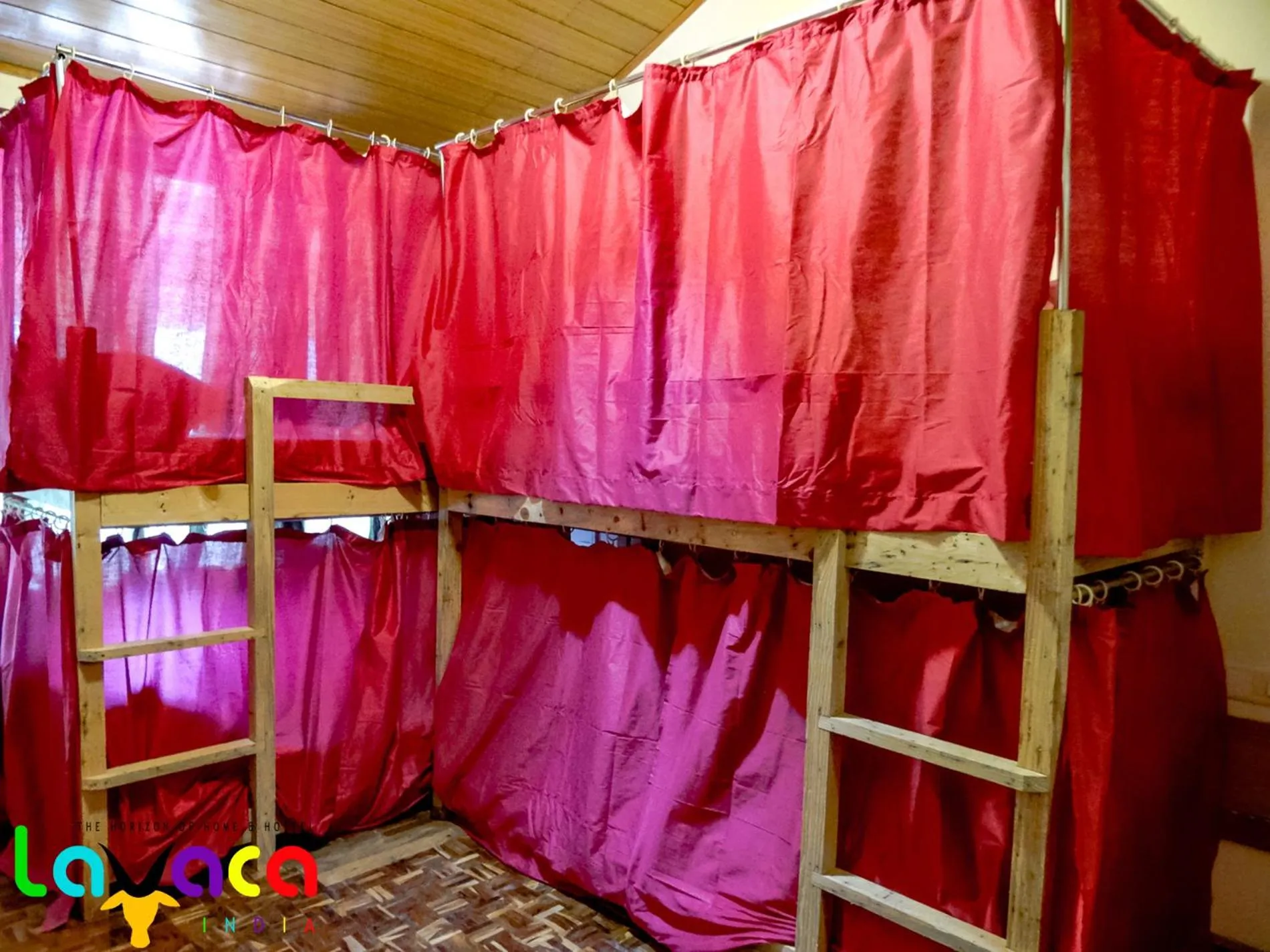 bunk bed, Bed in La Vaca India Manali