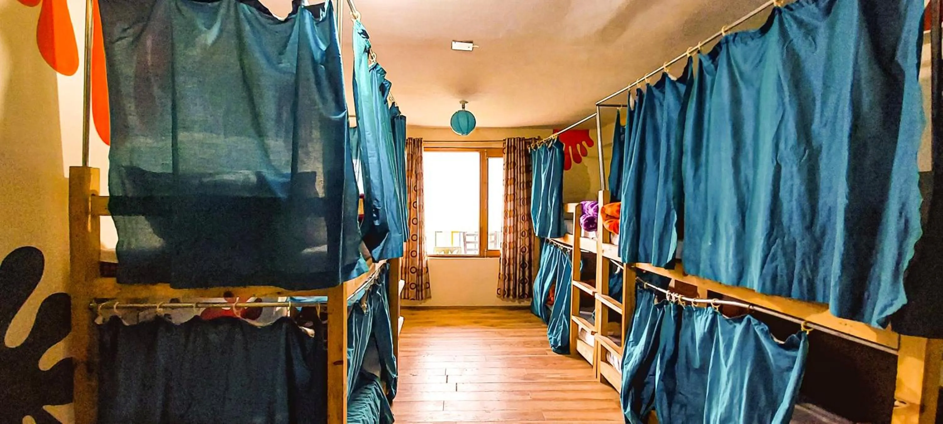 Bed in La Vaca India Manali