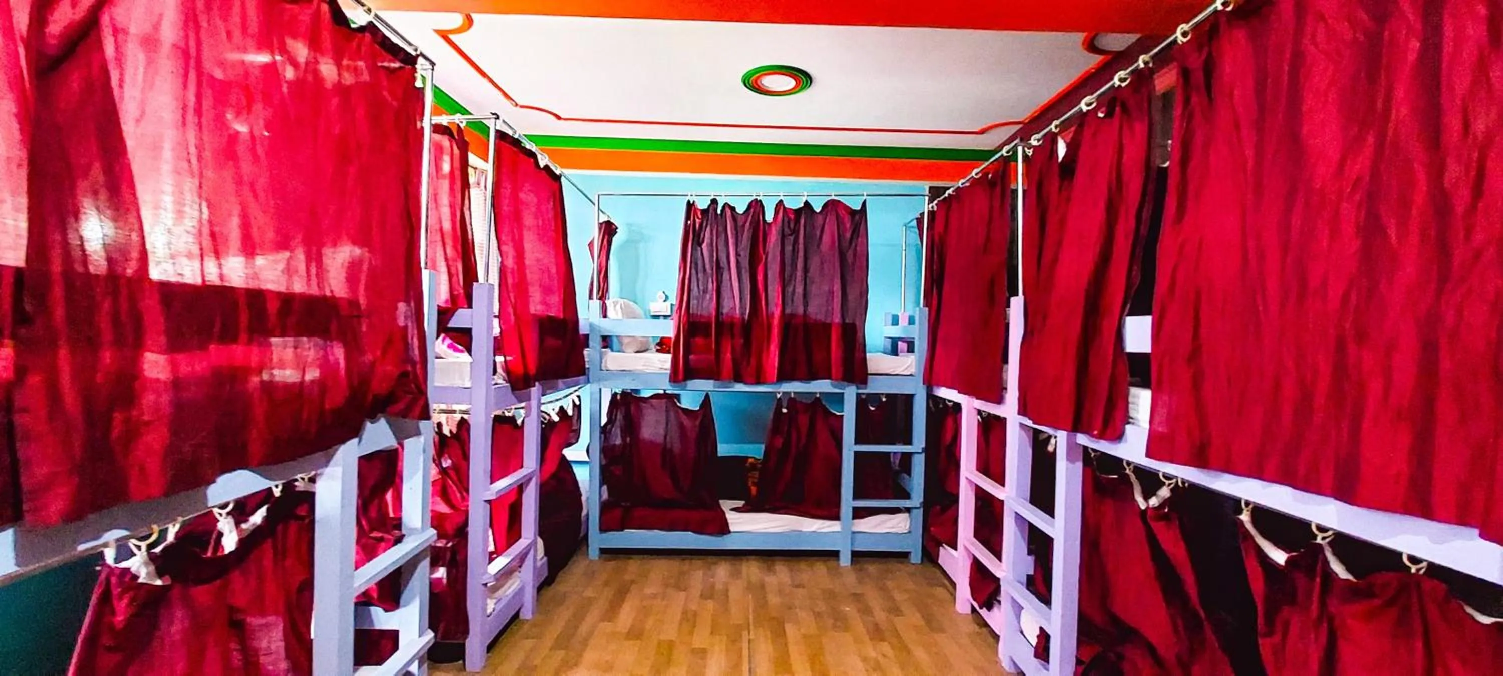 Bed in La Vaca India Manali